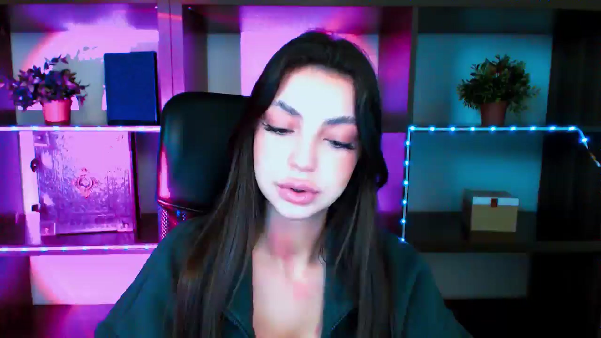 Gallery image thumbnail from Lexi_Jos's myfreecams stream on, 05/17/2025, 16:45 image 15 of 20