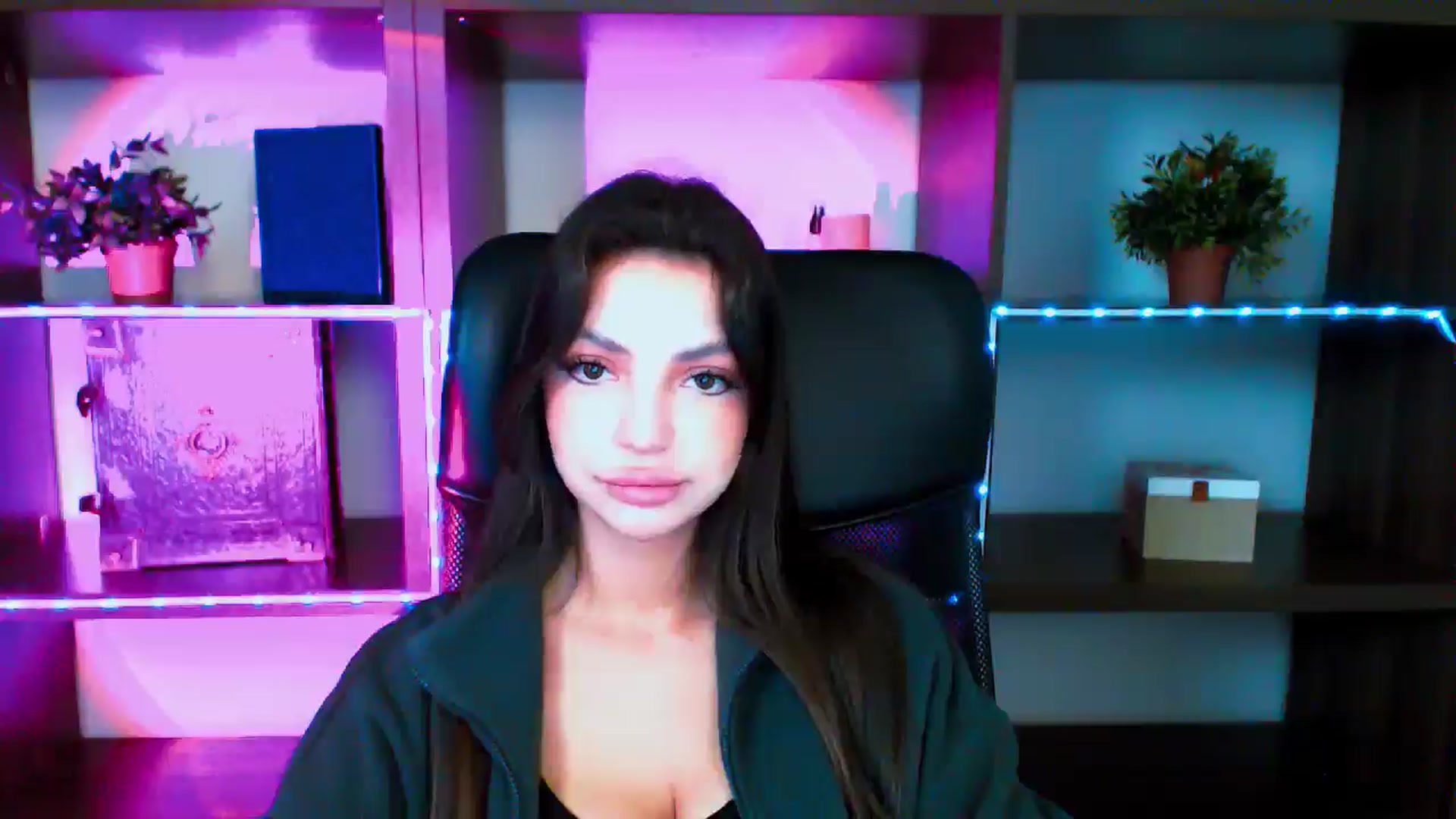 Gallery image thumbnail from Lexi_Jos's myfreecams stream on, 05/17/2025, 16:45 image 5 of 20
