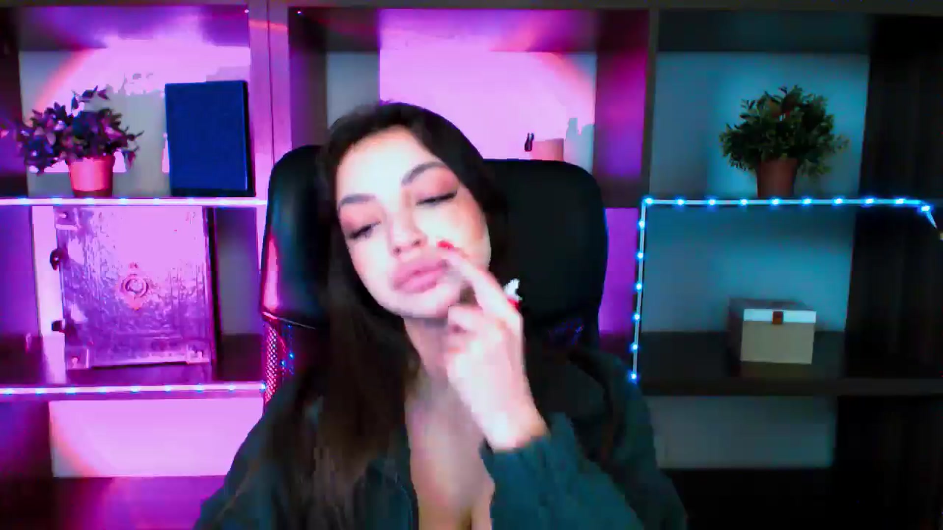 Gallery image thumbnail from Lexi_Jos's myfreecams stream on, 05/17/2025, 16:45 image 9 of 20