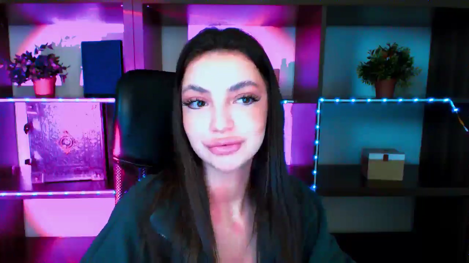 Gallery image thumbnail from Lexi_Jos's myfreecams stream on, 05/17/2025, 16:45 image 17 of 20