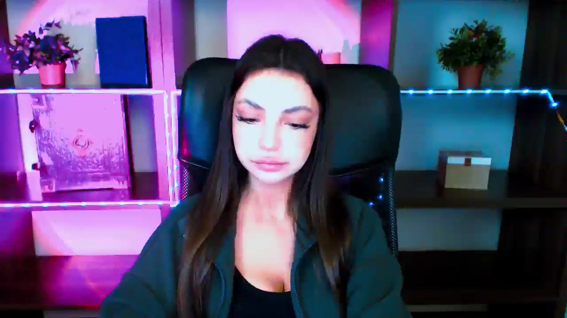 Gallery image thumbnail from Lexi_Jos's myfreecams stream on, 05/17/2025, 16:45 image 19 of 20