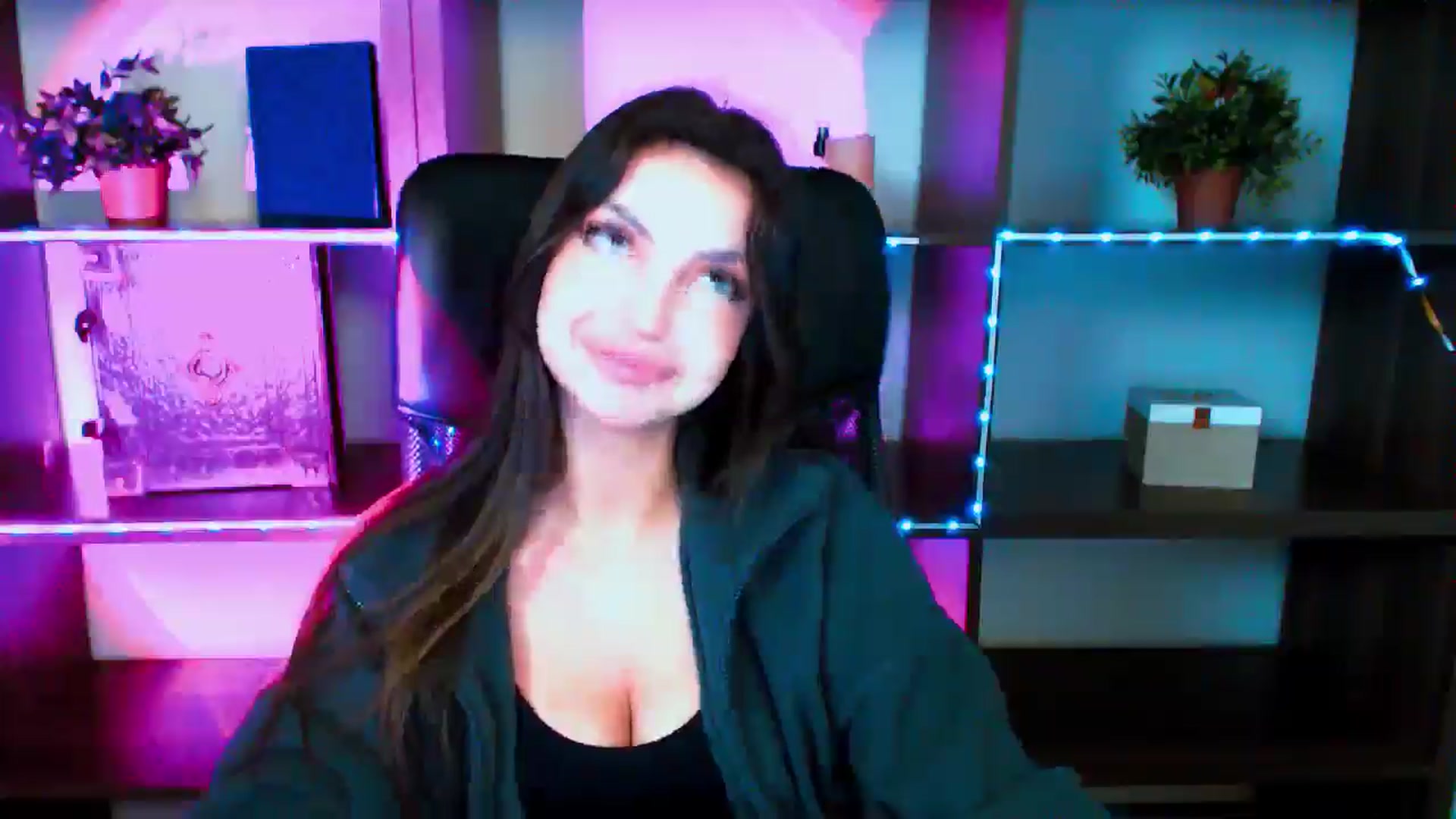 Gallery image thumbnail from Lexi_Jos's myfreecams stream on, 05/17/2025, 18:01 image 19 of 20