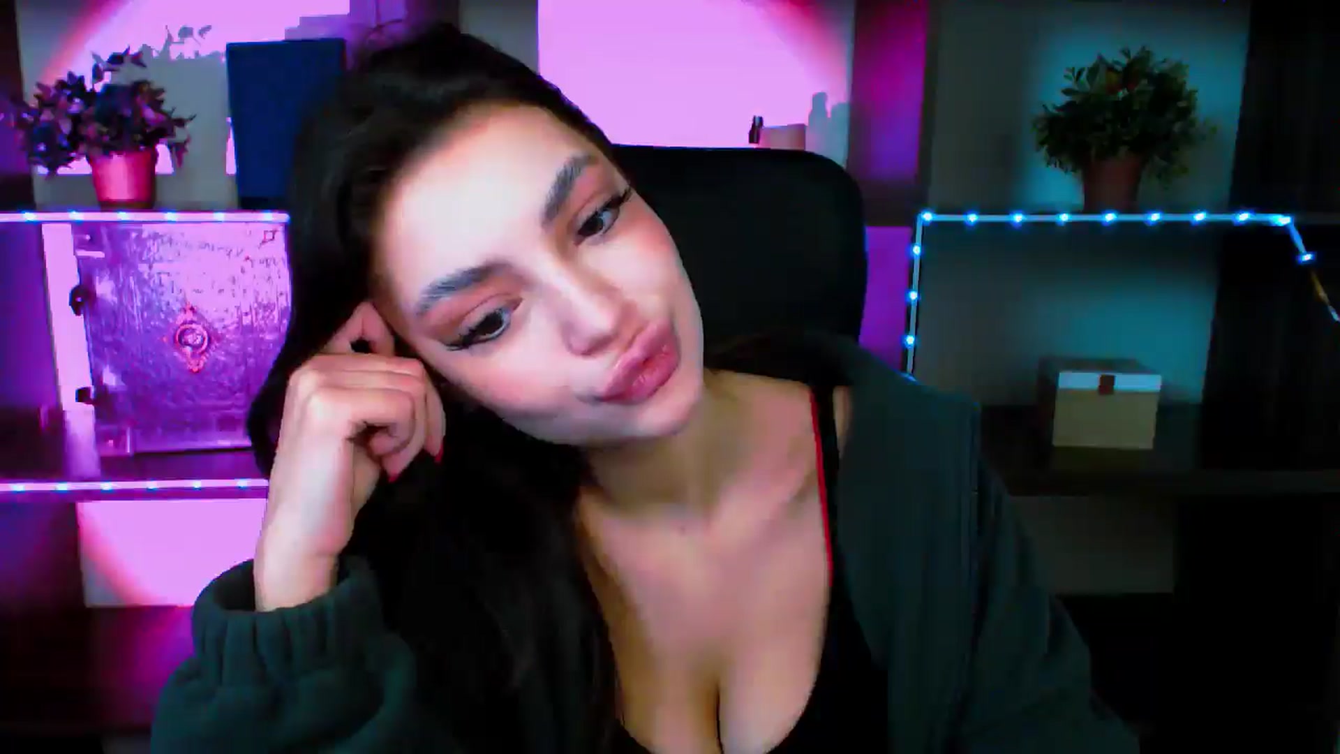 Gallery image thumbnail from Lexi_Jos's myfreecams stream on, 05/17/2025, 18:01 image 3 of 20