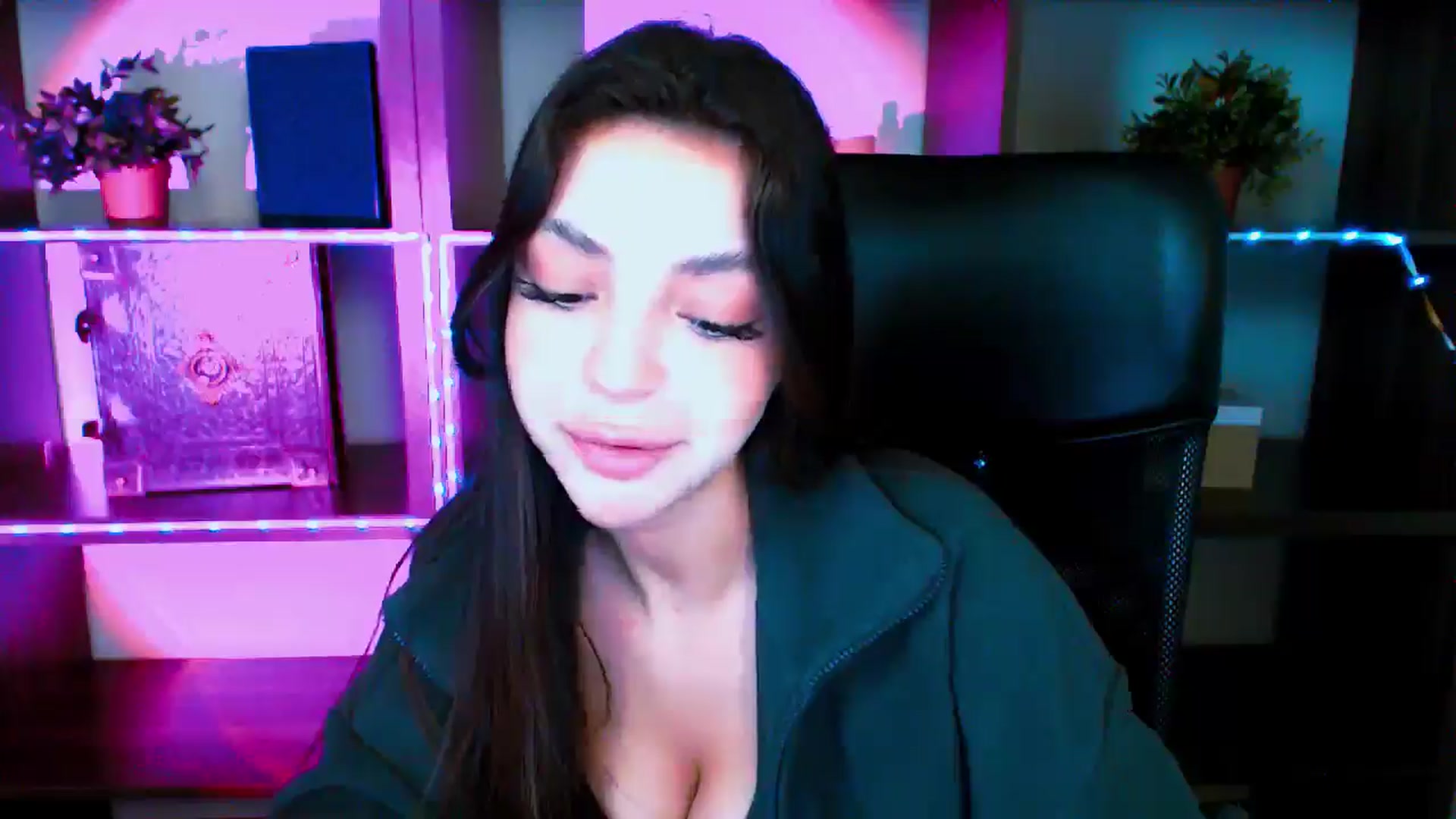 Gallery image thumbnail from Lexi_Jos's myfreecams stream on, 05/17/2025, 18:01 image 12 of 20