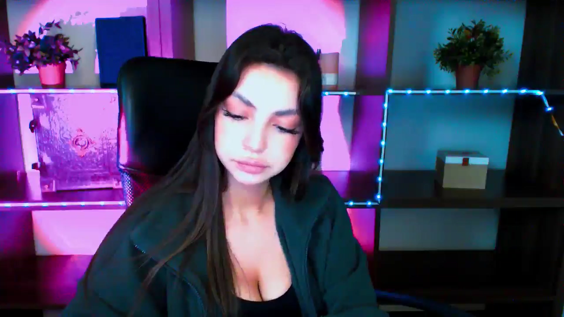 Gallery image thumbnail from Lexi_Jos's myfreecams stream on, 05/17/2025, 18:01 image 17 of 20
