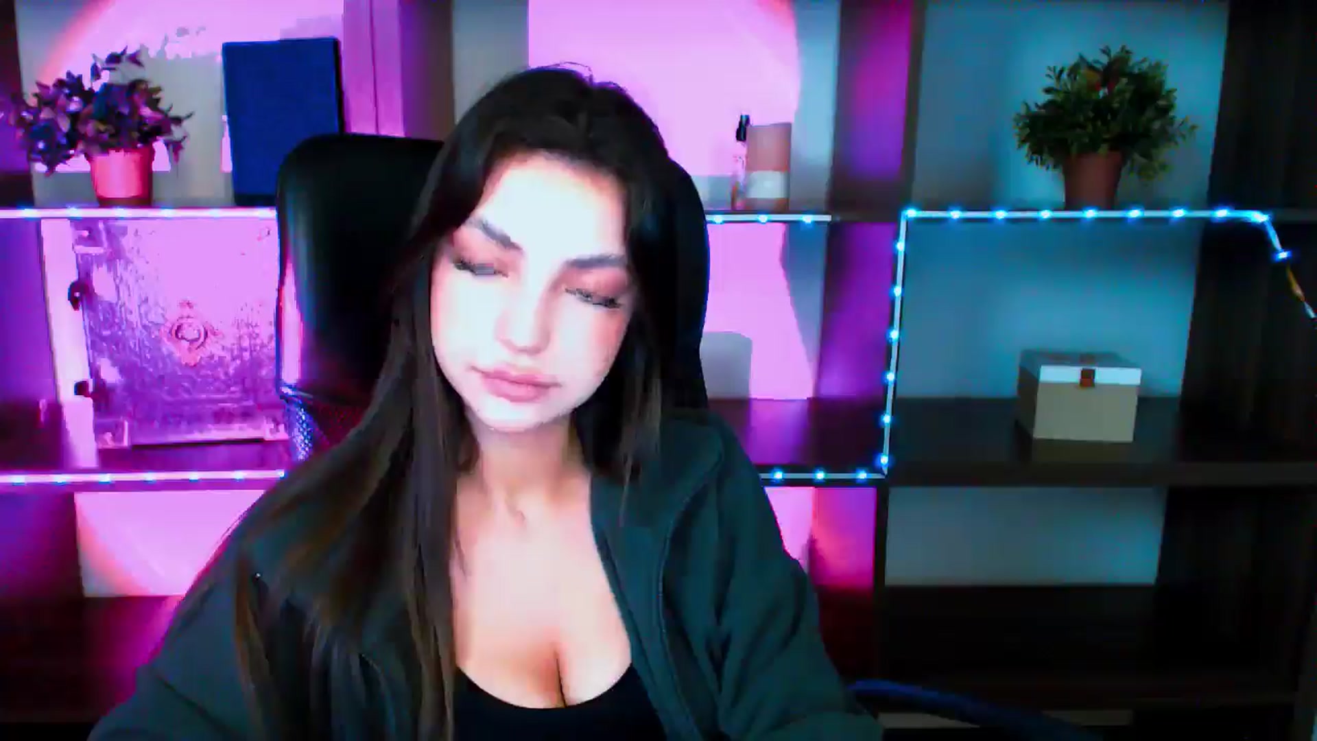 Gallery image thumbnail from Lexi_Jos's myfreecams stream on, 05/17/2025, 18:01 image 20 of 20