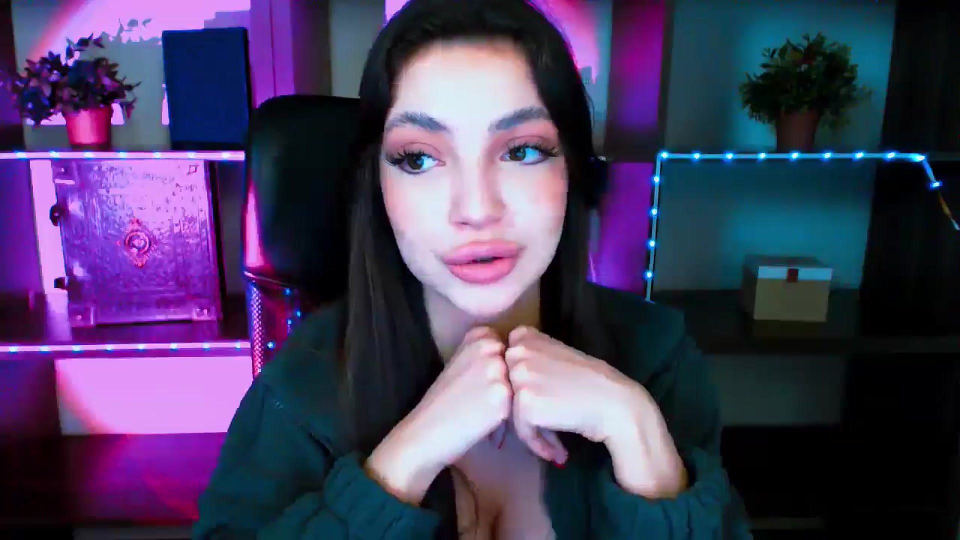 Gallery image thumbnail from Lexi_Jos's myfreecams stream on, 05/17/2025, 18:01 image 6 of 20