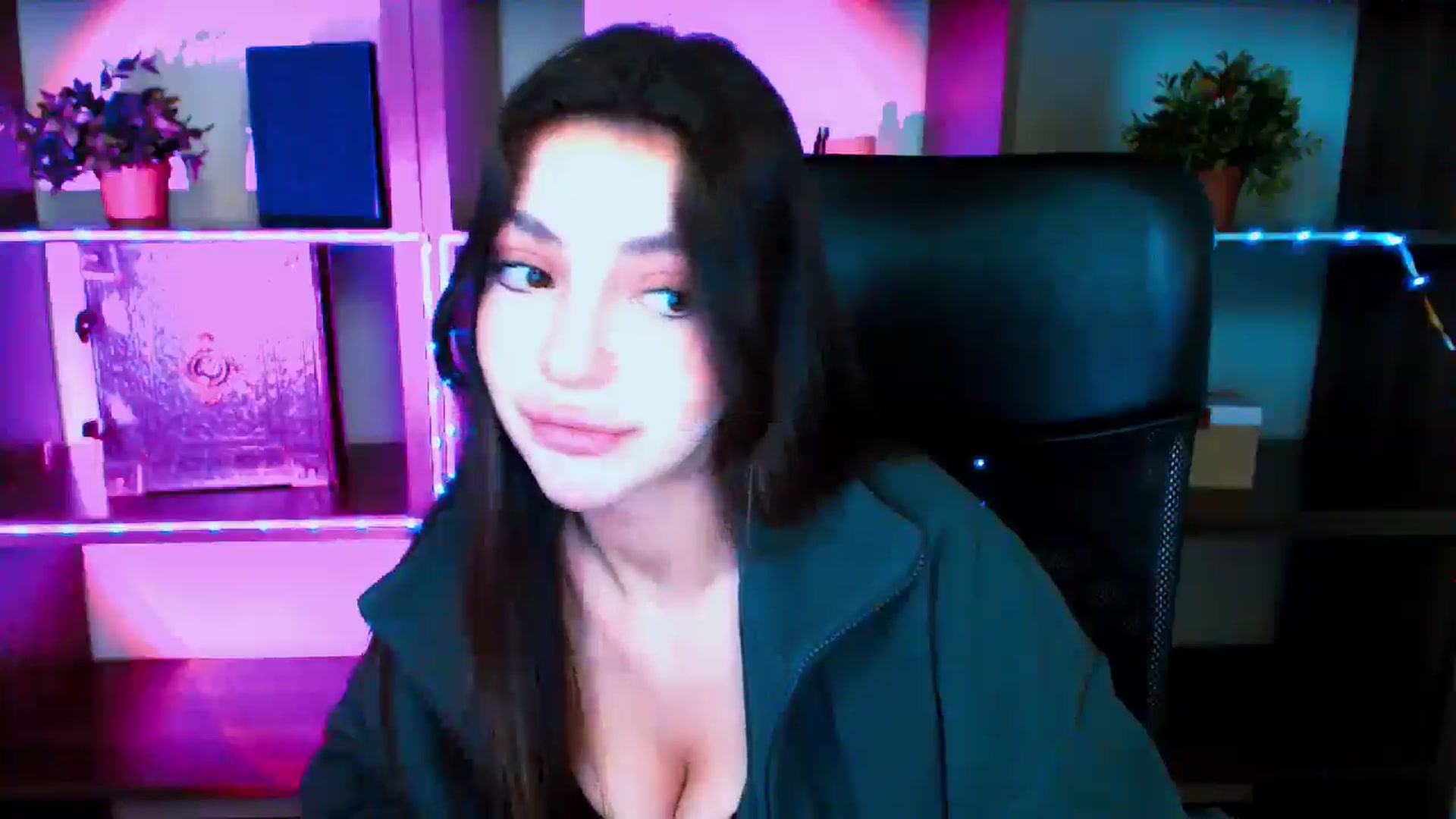 Gallery image thumbnail from Lexi_Jos's myfreecams stream on, 05/17/2025, 18:01 image 13 of 20