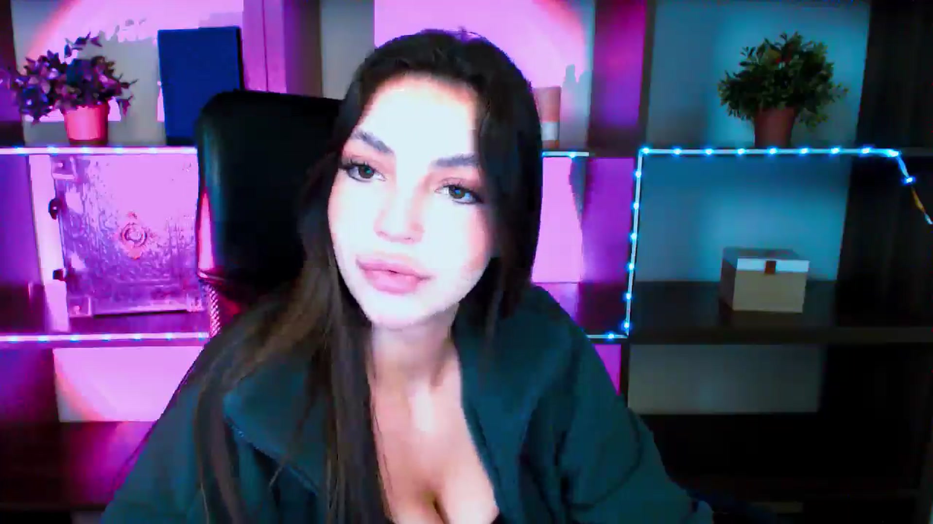 Gallery image thumbnail from Lexi_Jos's myfreecams stream on, 05/17/2025, 18:01 image 15 of 20