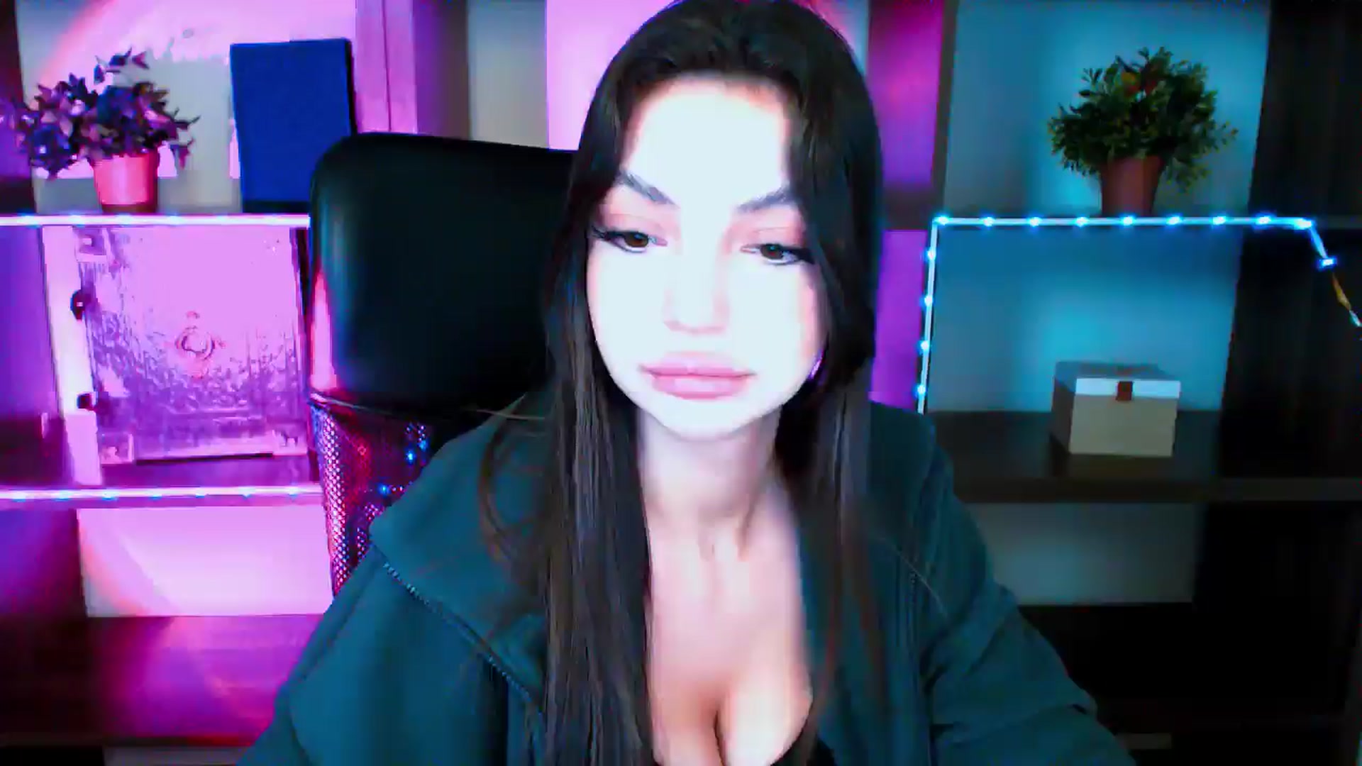 Gallery image thumbnail from Lexi_Jos's myfreecams stream on, 05/17/2025, 18:01 image 7 of 20