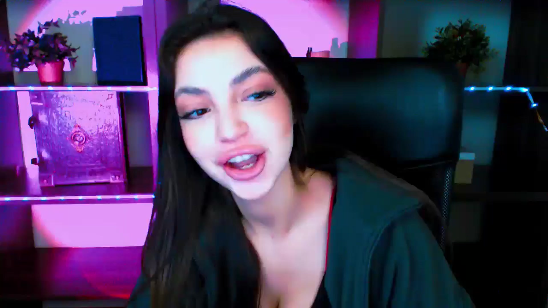 Gallery image thumbnail from Lexi_Jos's myfreecams stream on, 05/17/2025, 18:01 image 5 of 20