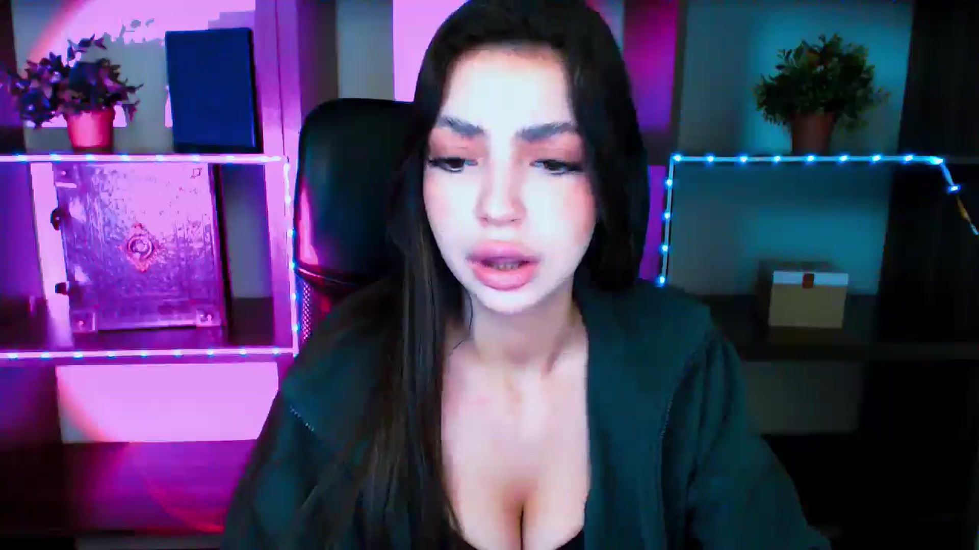 Gallery image thumbnail from Lexi_Jos's myfreecams stream on, 05/17/2025, 18:01 image 9 of 20