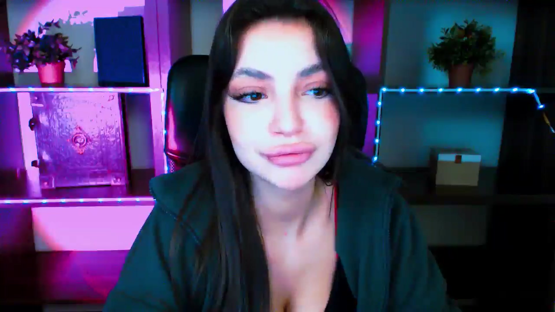 Gallery image thumbnail from Lexi_Jos's myfreecams stream on, 05/17/2025, 18:01 image 4 of 20