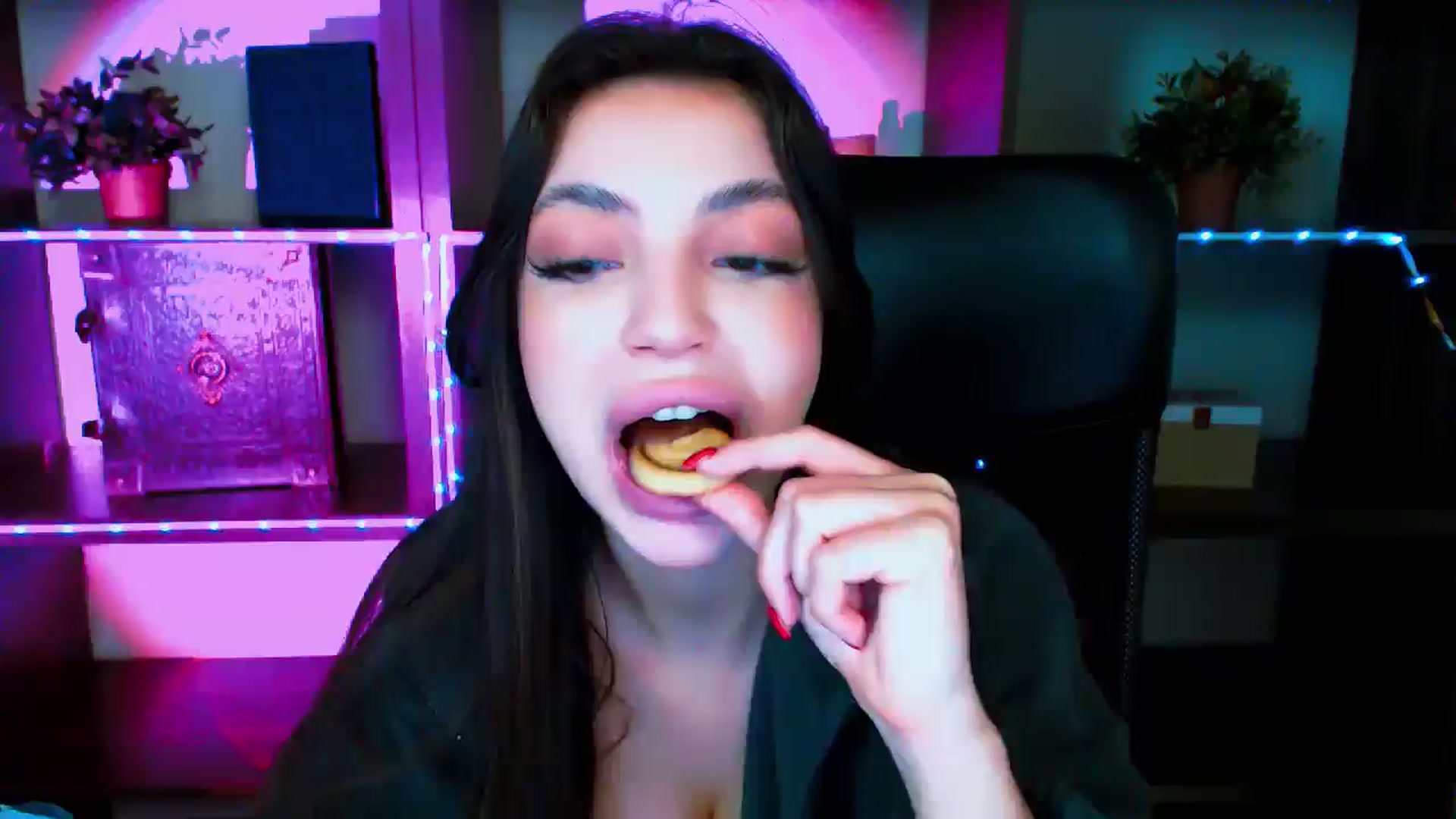 Gallery image thumbnail from Lexi_Jos's myfreecams stream on, 05/17/2025, 18:01 image 10 of 20