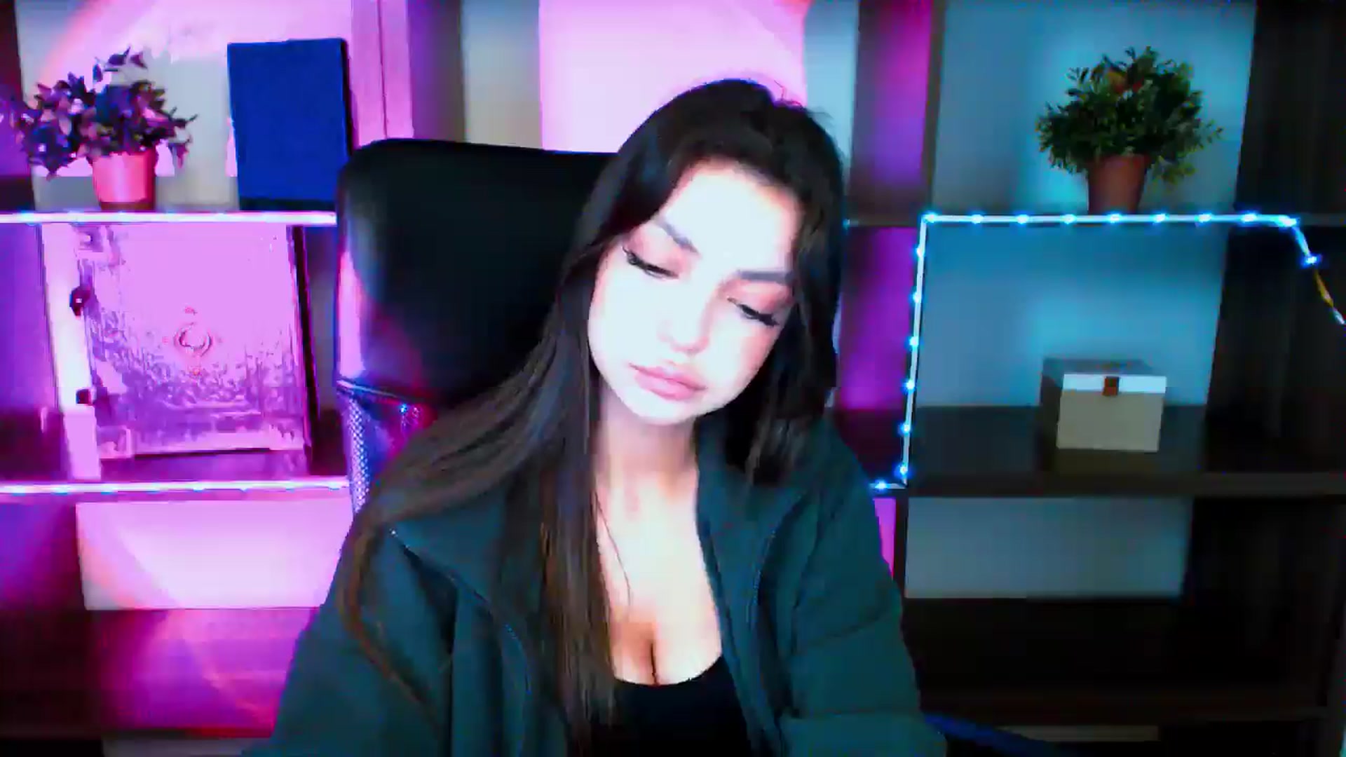 Gallery image thumbnail from Lexi_Jos's myfreecams stream on, 05/17/2025, 18:01 image 16 of 20