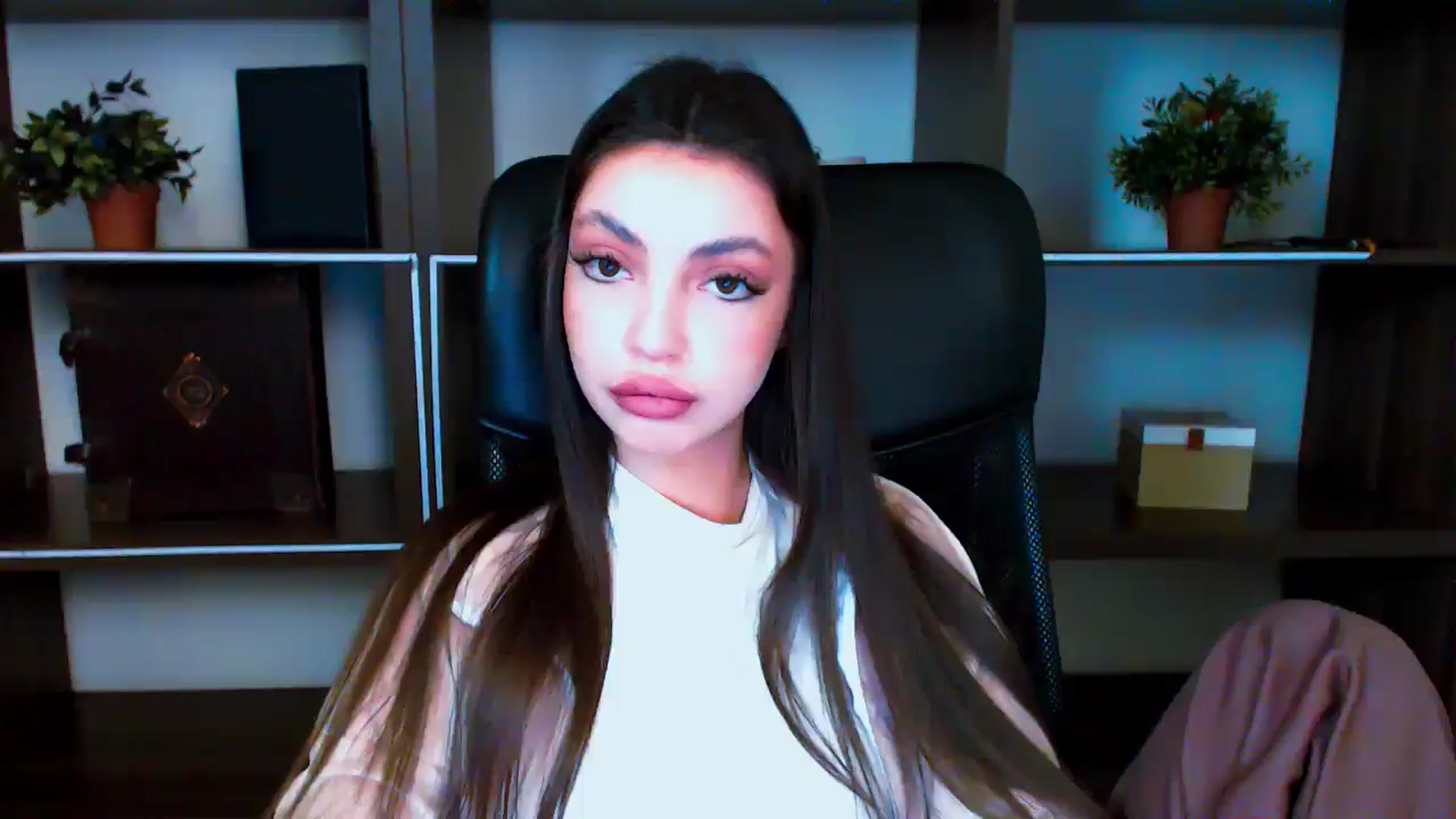 Gallery image thumbnail from Lexi_Jos's myfreecams stream on, 05/19/2025, 15:00 image 13 of 20