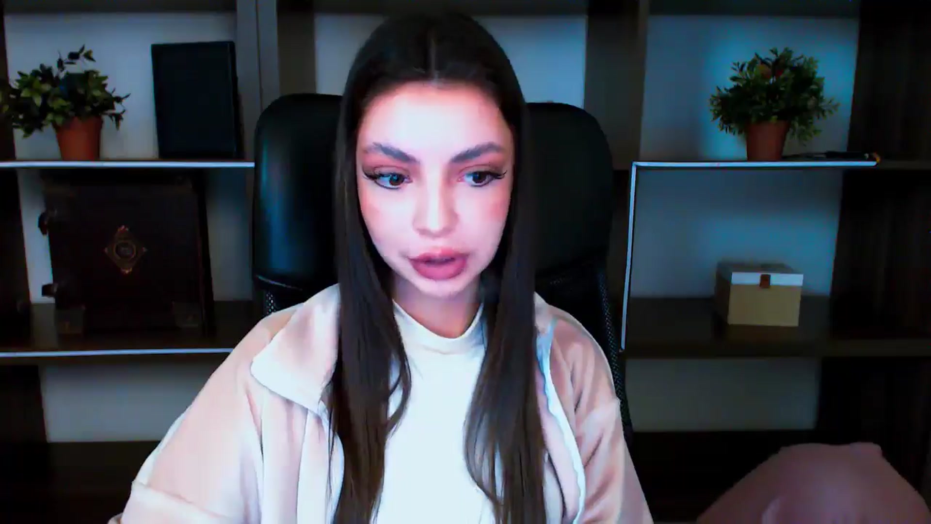 Gallery image thumbnail from Lexi_Jos's myfreecams stream on, 05/19/2025, 15:00 image 4 of 20