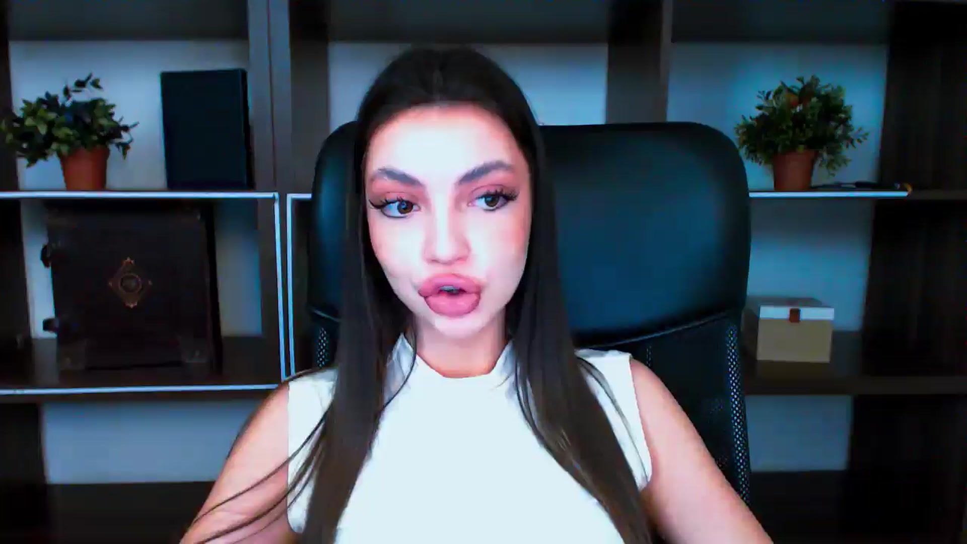 Gallery image thumbnail from Lexi_Jos's myfreecams stream on, 05/19/2025, 16:01 image 18 of 20