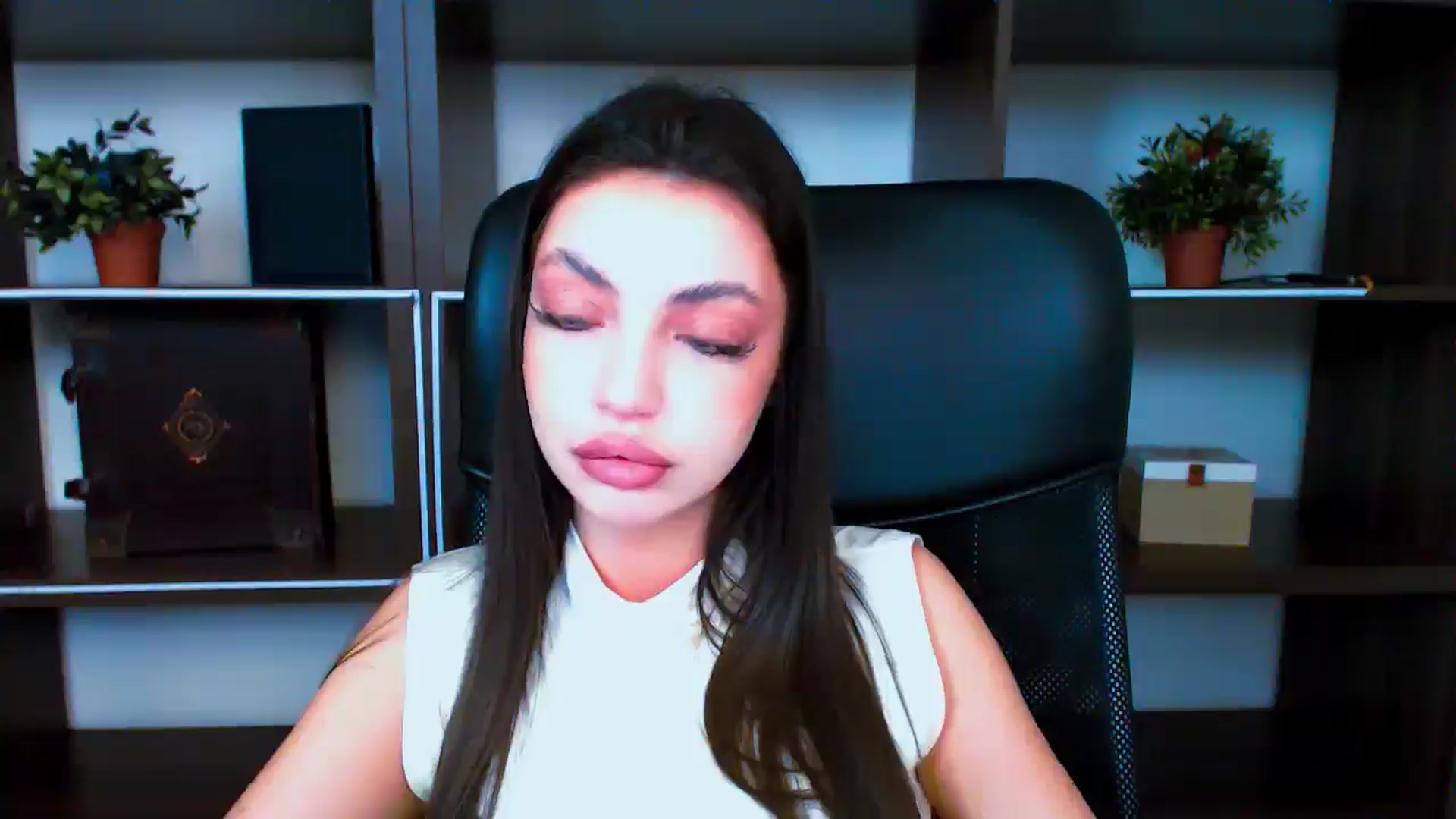 Gallery image thumbnail from Lexi_Jos's myfreecams stream on, 05/19/2025, 16:01 image 19 of 20