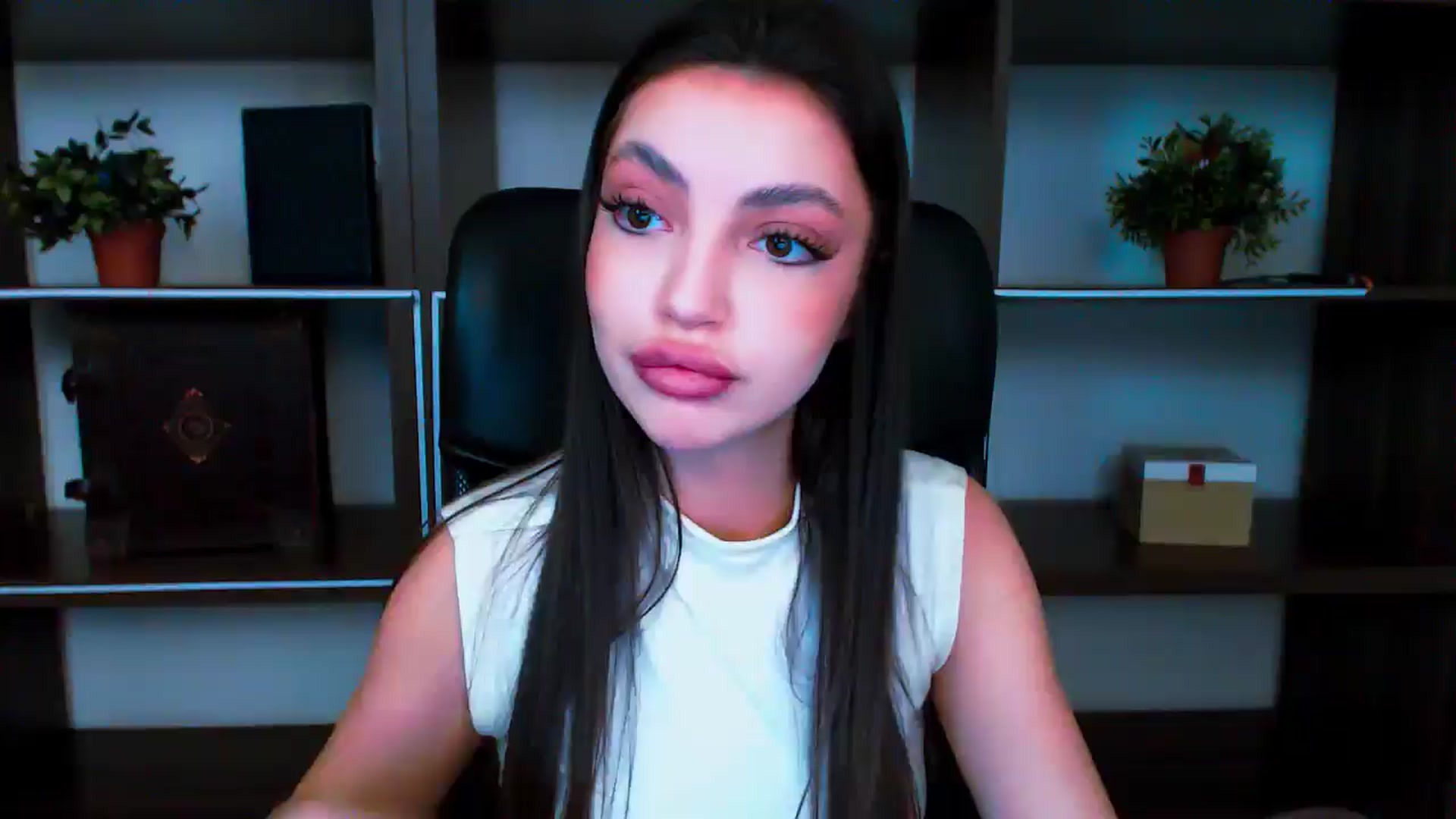 Gallery image thumbnail from Lexi_Jos's myfreecams stream on, 05/19/2025, 16:01 image 1 of 20