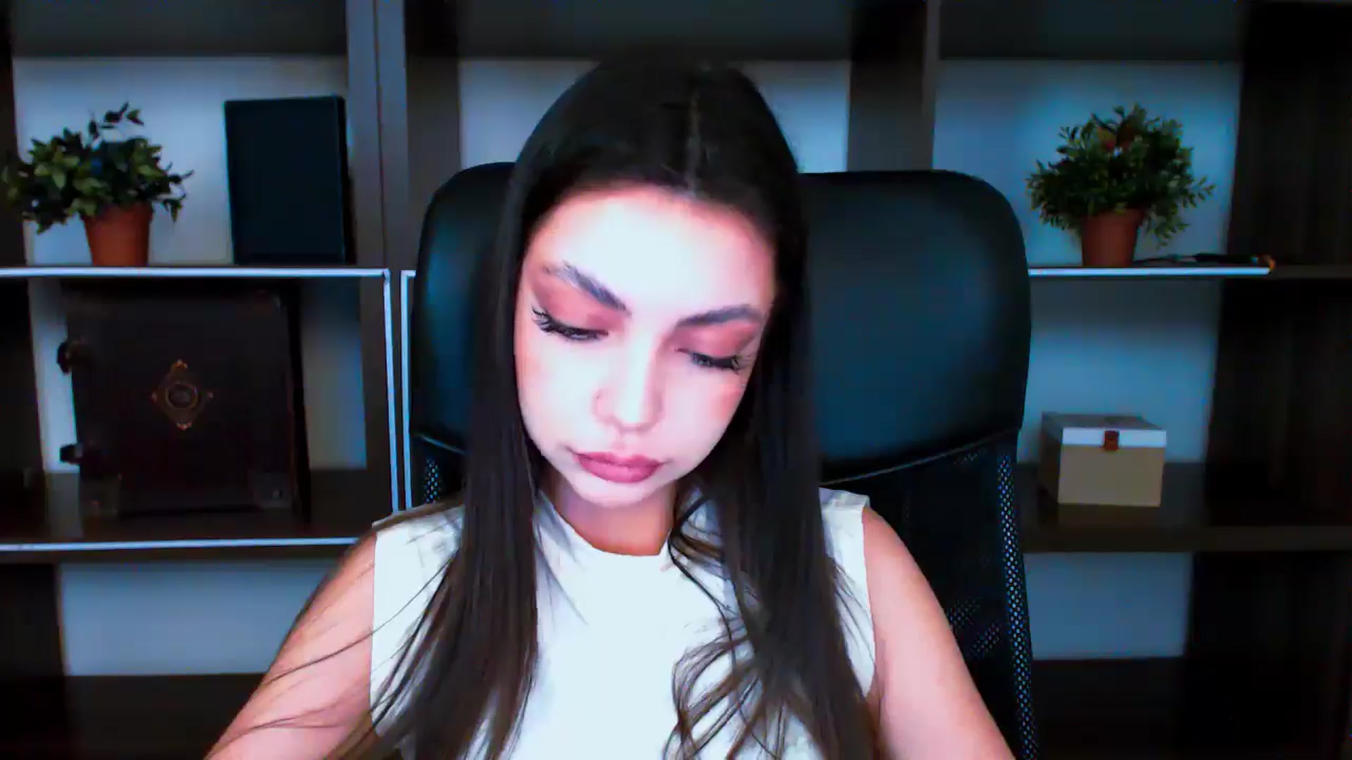 Gallery image thumbnail from Lexi_Jos's myfreecams stream on, 05/19/2025, 16:01 image 15 of 20