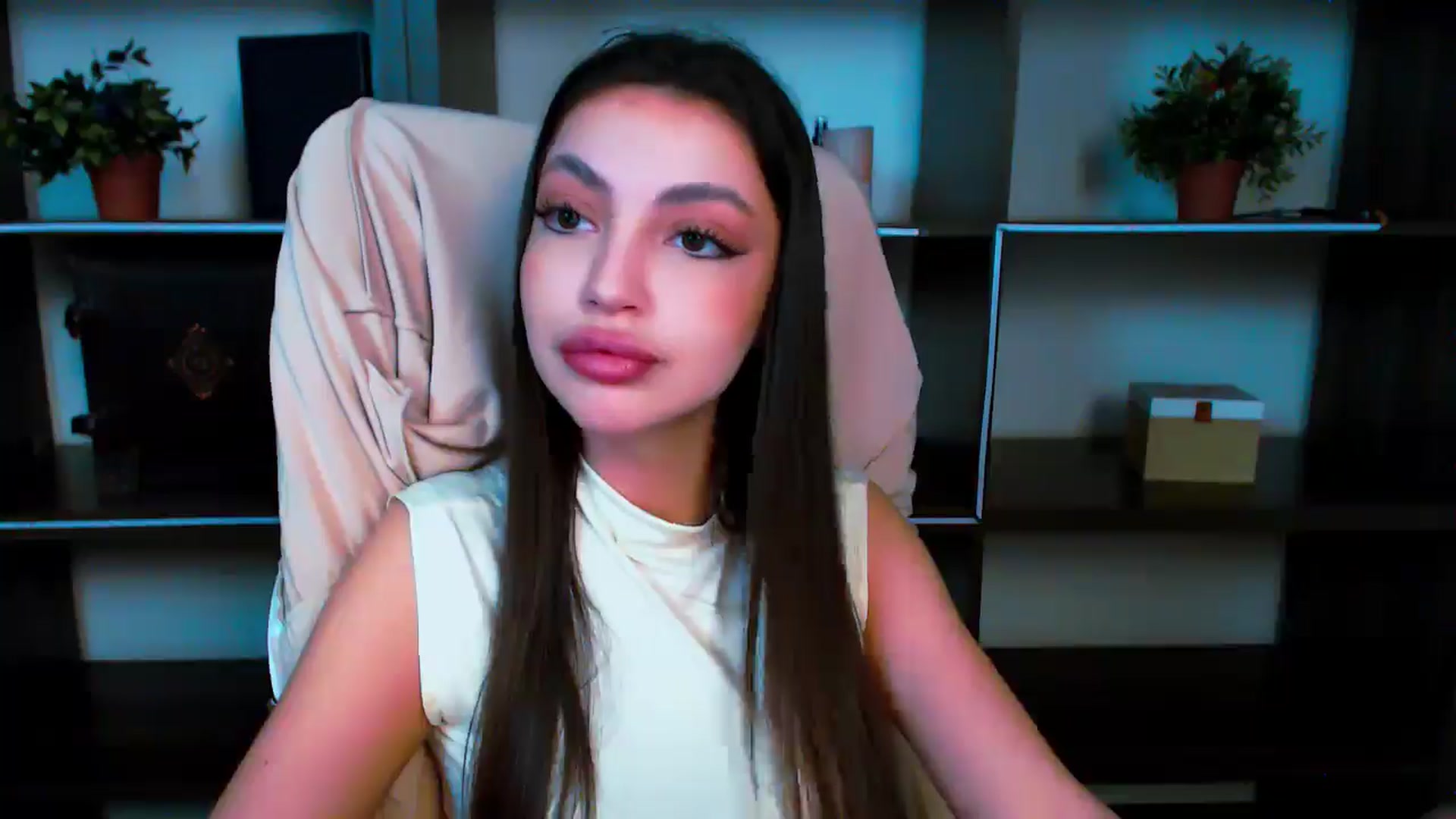 Gallery image thumbnail from Lexi_Jos's myfreecams stream on, 05/19/2025, 18:39 image 19 of 20
