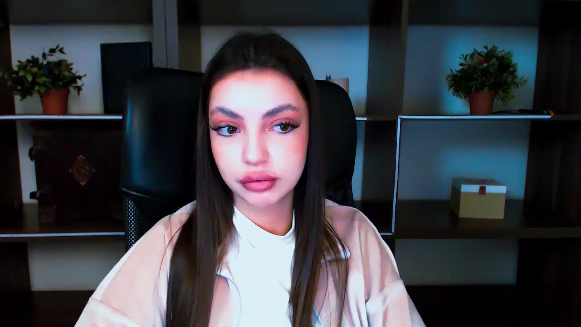 Gallery image thumbnail from Lexi_Jos's myfreecams stream on, 05/19/2025, 18:39 image 6 of 20
