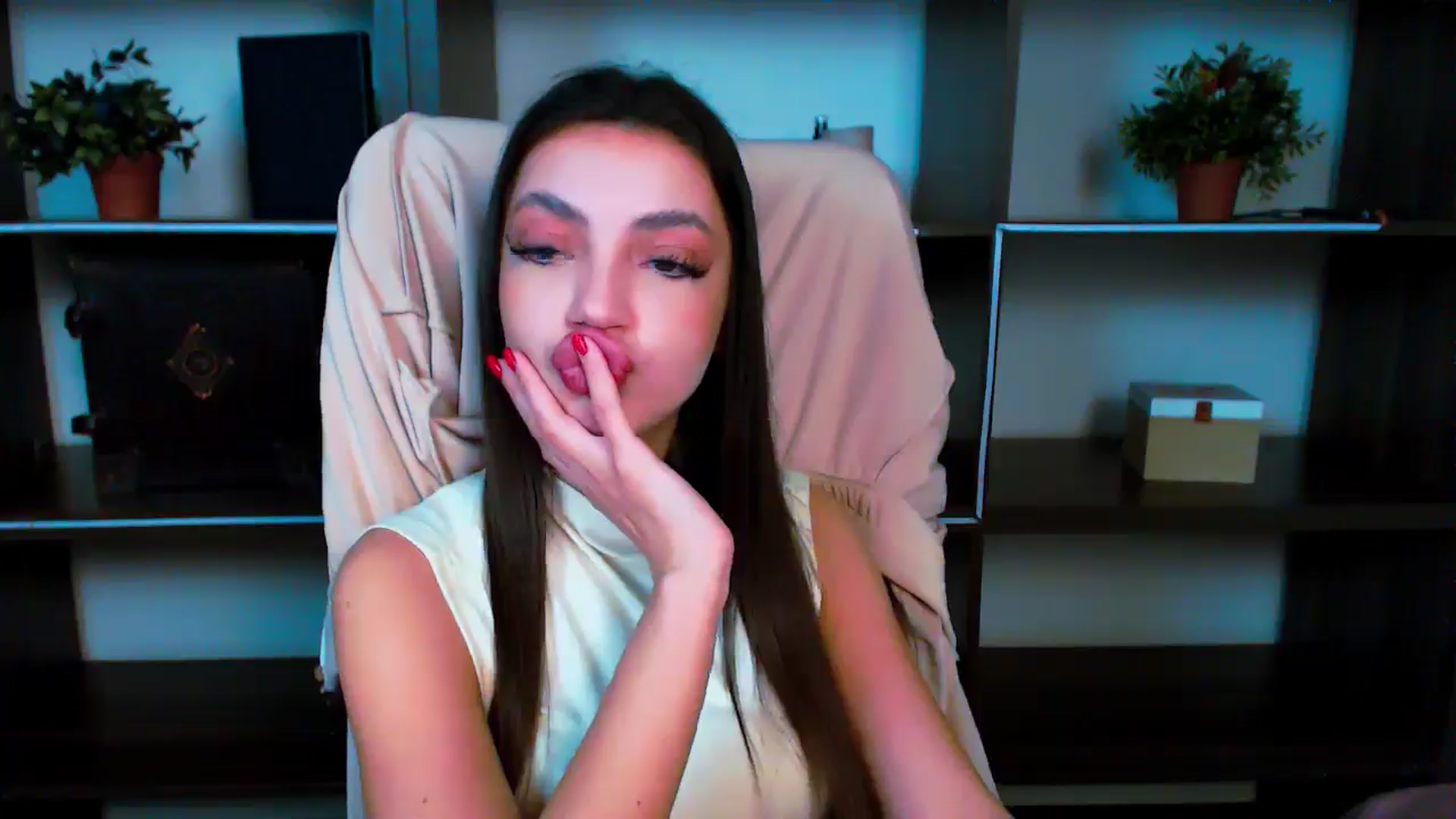 Gallery image thumbnail from Lexi_Jos's myfreecams stream on, 05/19/2025, 18:39 image 16 of 20