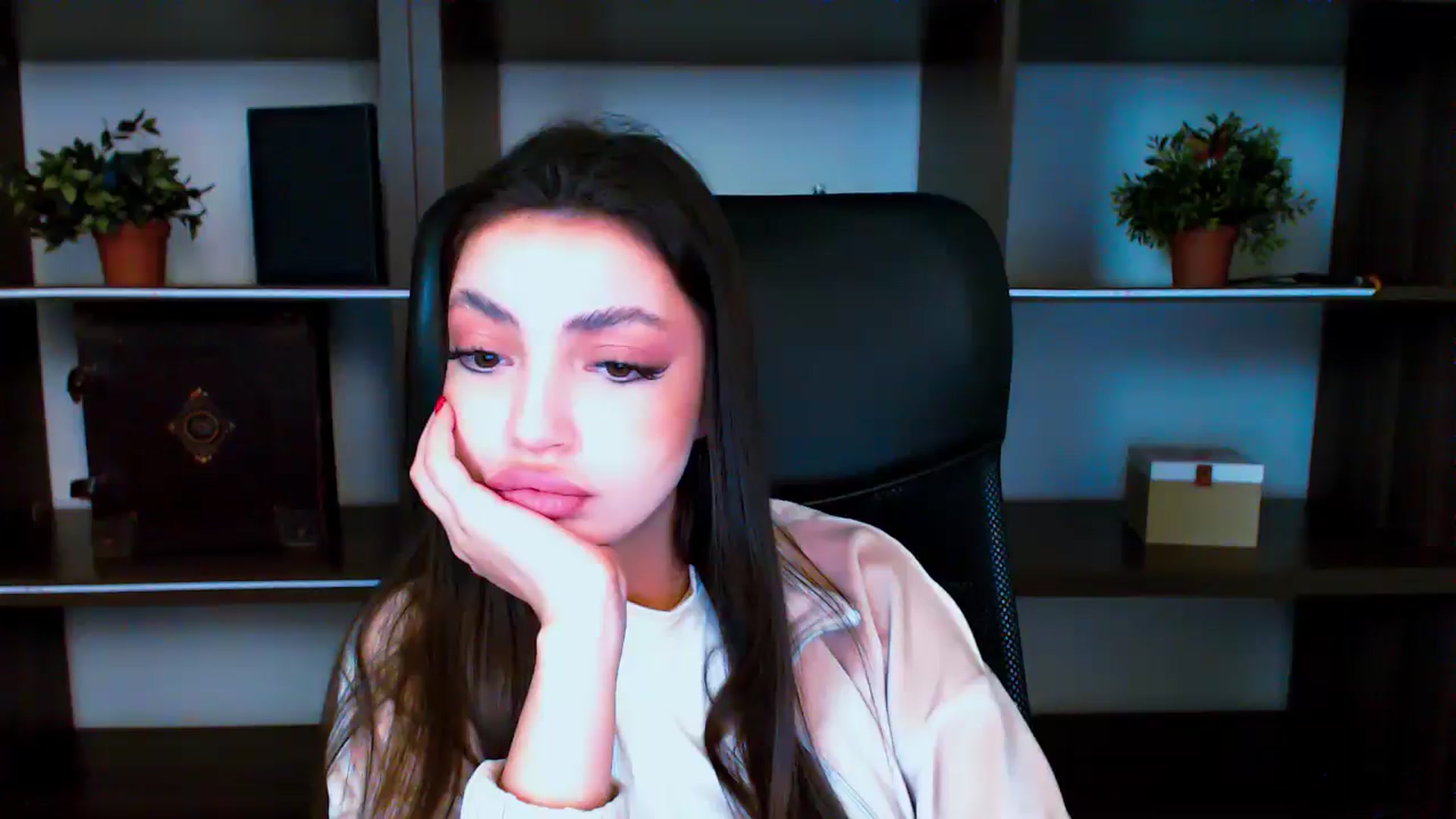 Gallery image thumbnail from Lexi_Jos's myfreecams stream on, 05/19/2025, 18:39 image 2 of 20