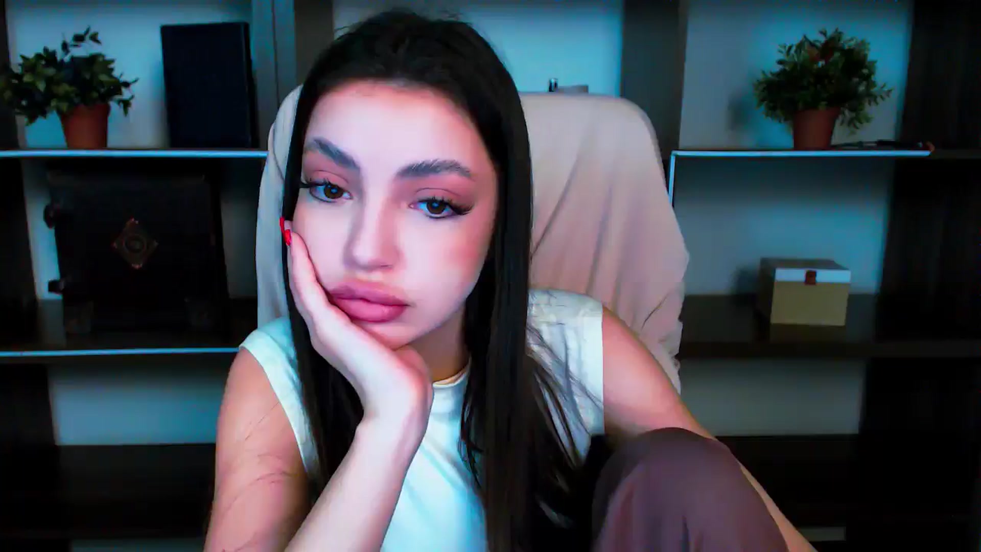 Gallery image thumbnail from Lexi_Jos's myfreecams stream on, 05/19/2025, 18:39 image 14 of 20