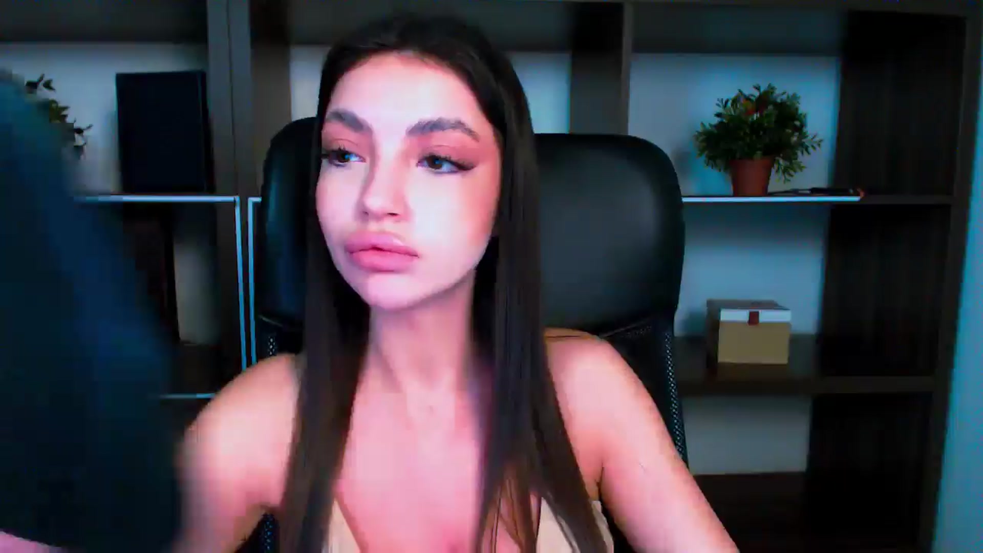 Gallery image thumbnail from Lexi_Jos's myfreecams stream on, 05/20/2025, 17:57 image 17 of 20