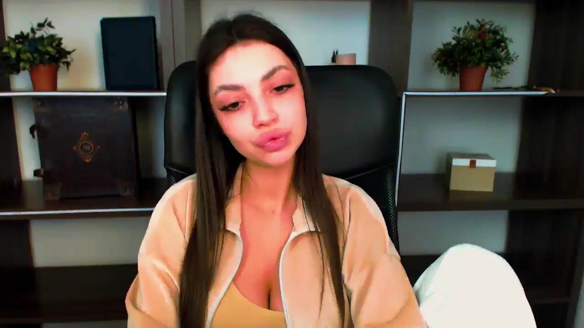 Gallery image thumbnail from Lexi_Jos's myfreecams stream on, 05/24/2025, 15:57 image 17 of 20