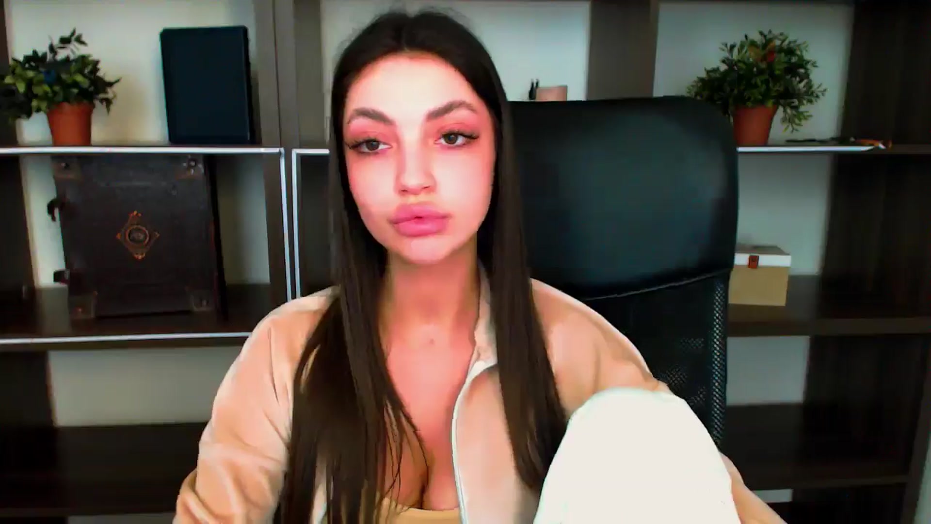 Gallery image thumbnail from Lexi_Jos's myfreecams stream on, 05/24/2025, 15:57 image 5 of 20