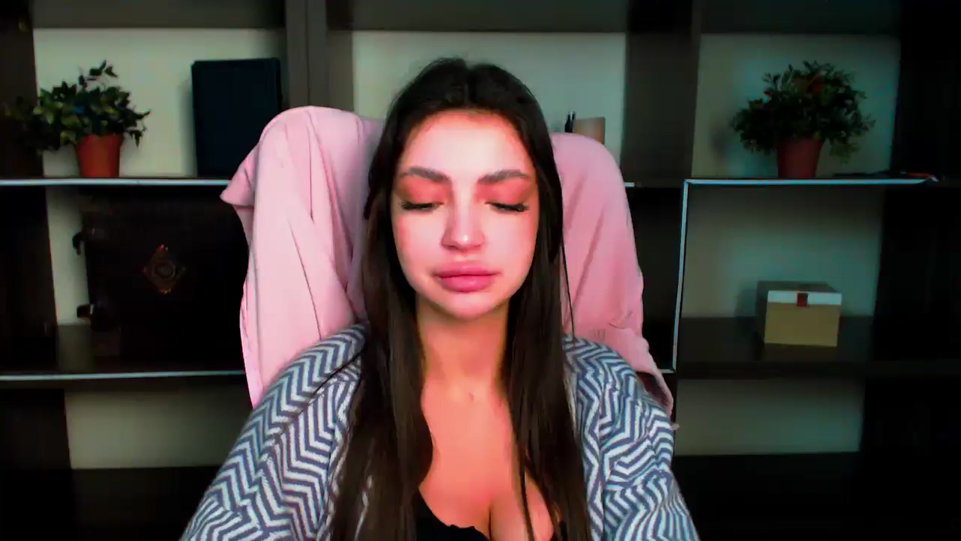 Gallery image thumbnail from Lexi_Jos's myfreecams stream on, 05/26/2025, 18:57 image 10 of 20