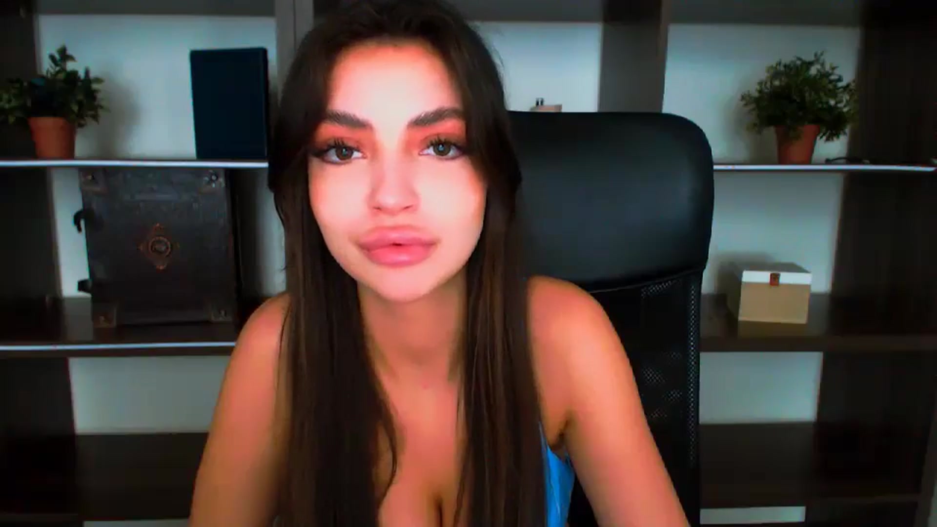 Gallery image thumbnail from Lexi_Jos's myfreecams stream on, 06/03/2025, 15:15 image 17 of 20