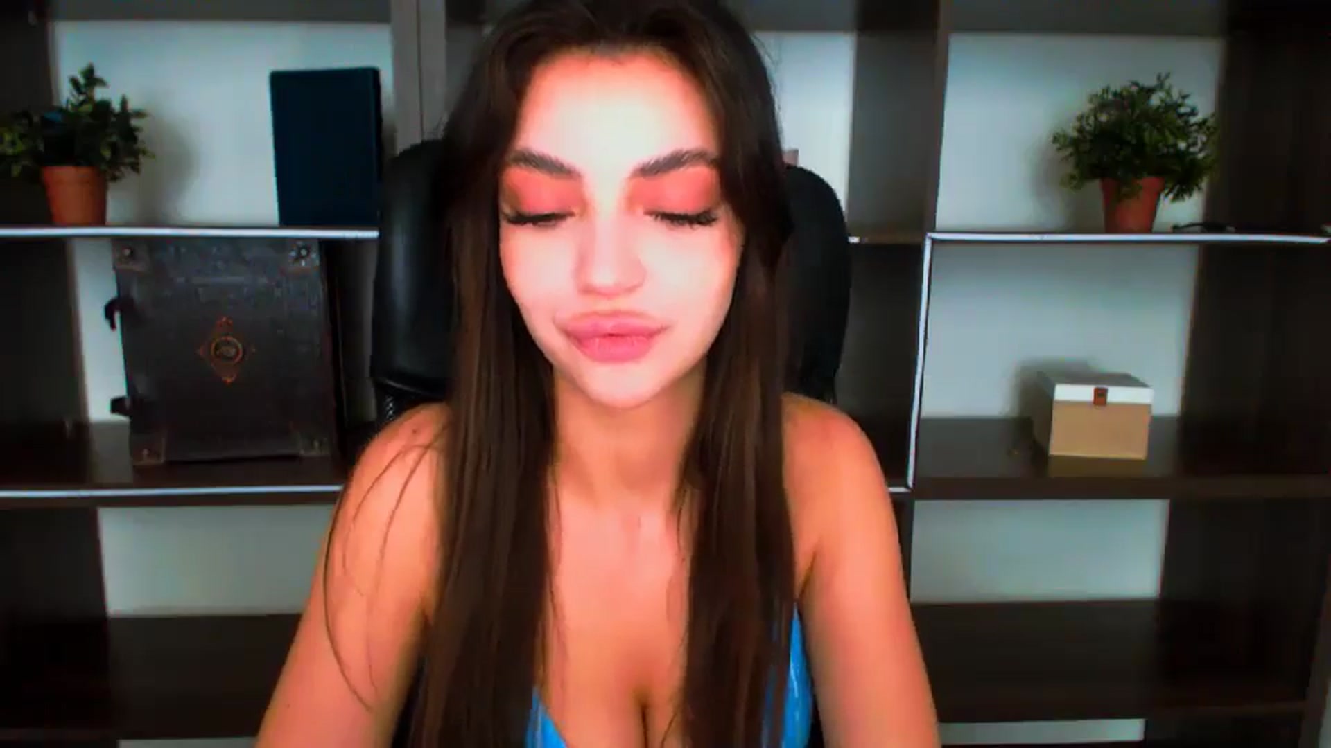 Gallery image thumbnail from Lexi_Jos's myfreecams stream on, 06/03/2025, 15:15 image 14 of 20