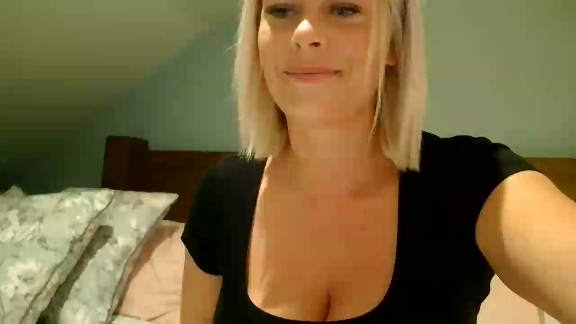 Gallery image thumbnail from Lexi_lou30's myfreecams stream on, 09/22/2026, 08:37 image 1 of 20