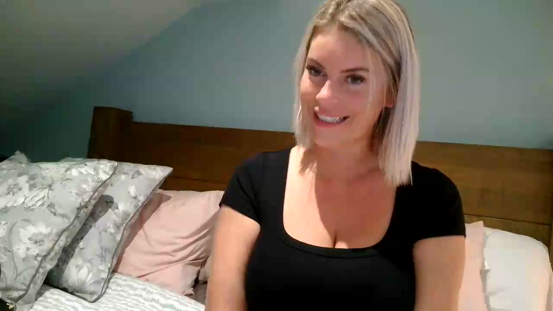 Gallery image thumbnail from Lexi_lou30's myfreecams stream on, 09/22/2026, 08:37 image 16 of 20