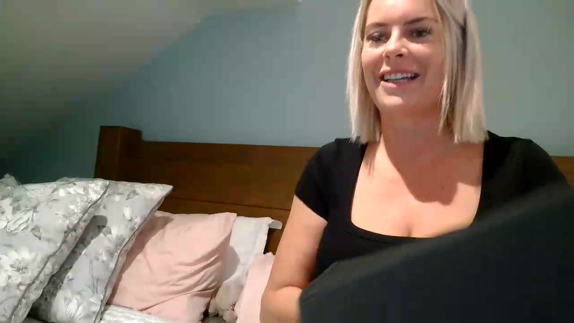 Gallery image thumbnail from Lexi_lou30's myfreecams stream on, 09/22/2026, 08:37 image 5 of 20