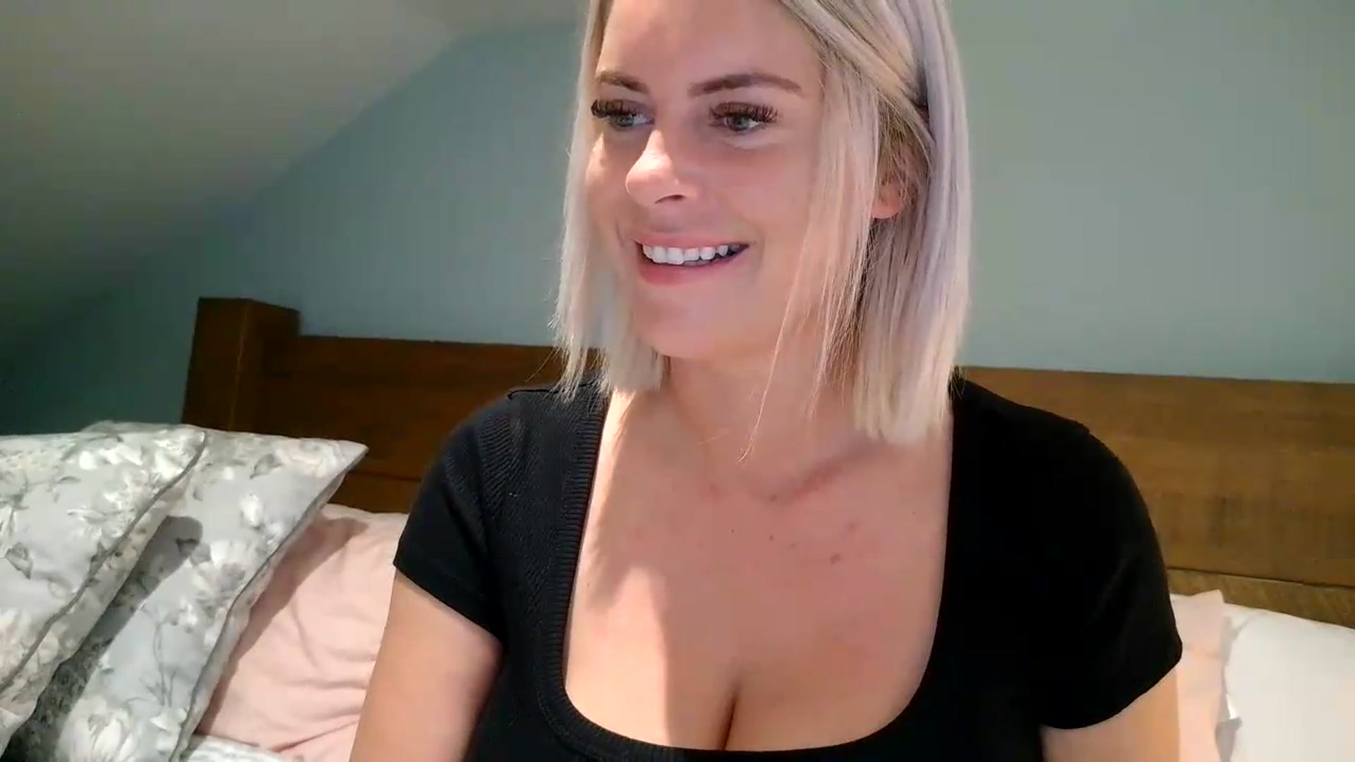 Gallery image thumbnail from Lexi_lou30's myfreecams stream on, 09/22/2026, 08:37 image 9 of 20