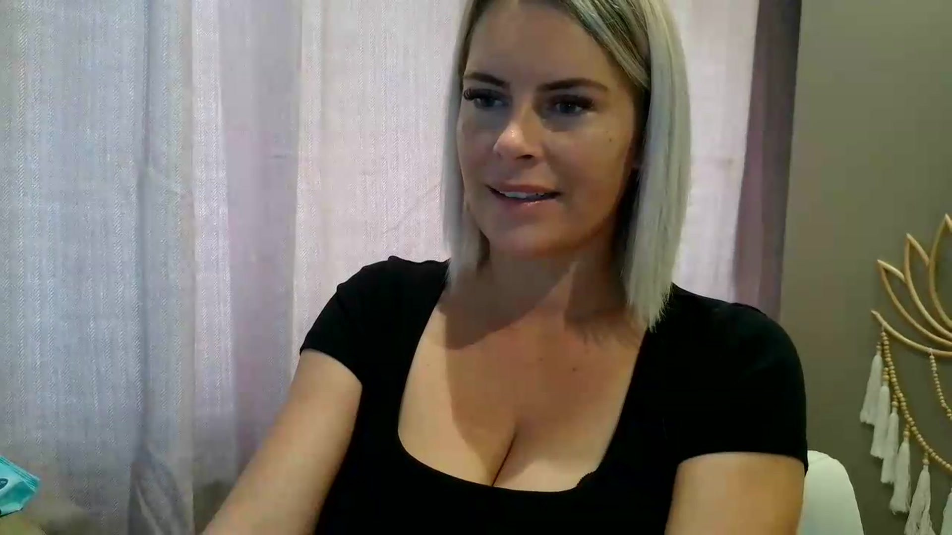 Gallery image thumbnail from Lexi_lou30's myfreecams stream on, 09/22/2026, 10:04 image 11 of 20