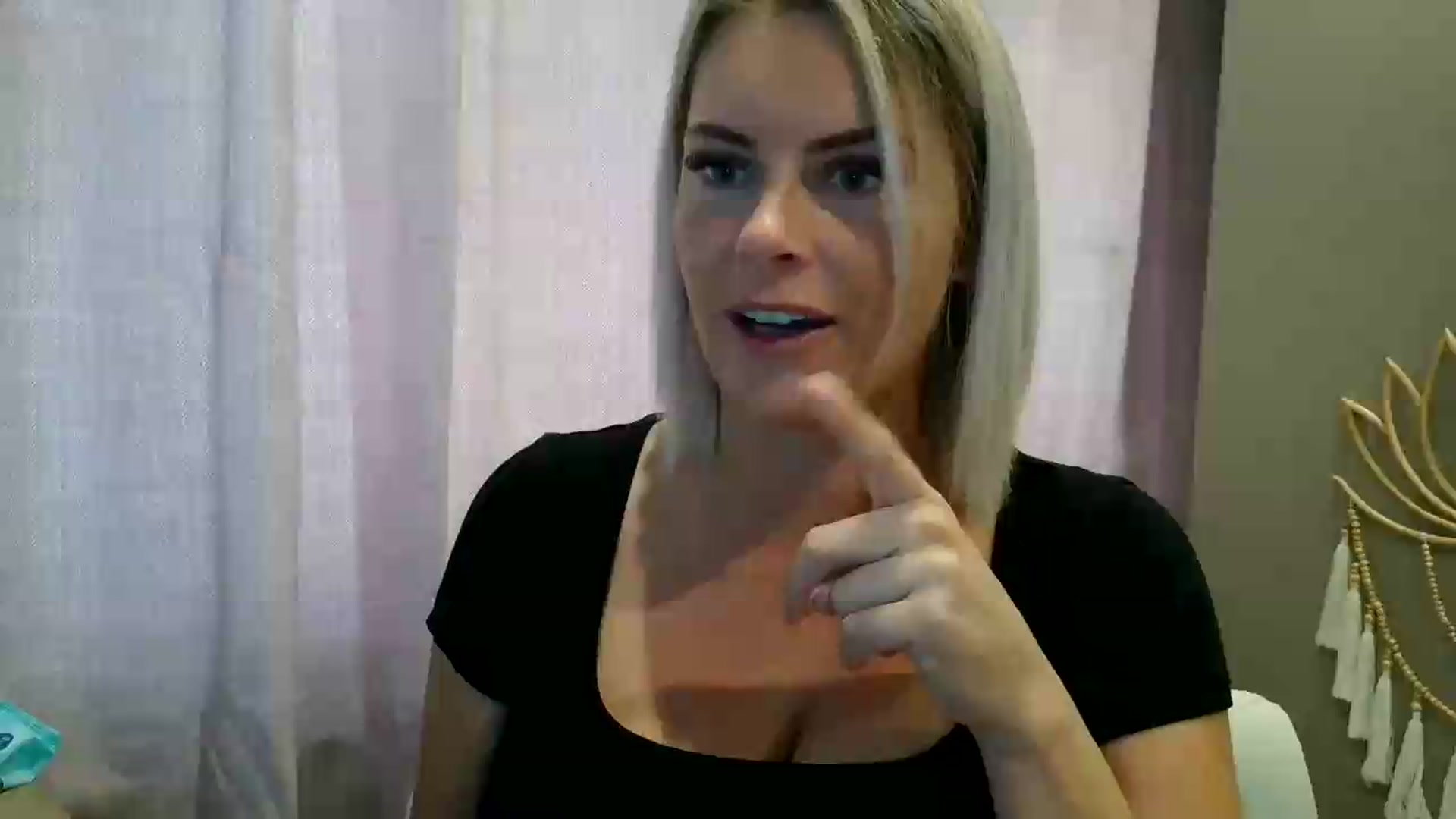 Gallery image thumbnail from Lexi_lou30's myfreecams stream on, 09/22/2026, 10:04 image 8 of 20