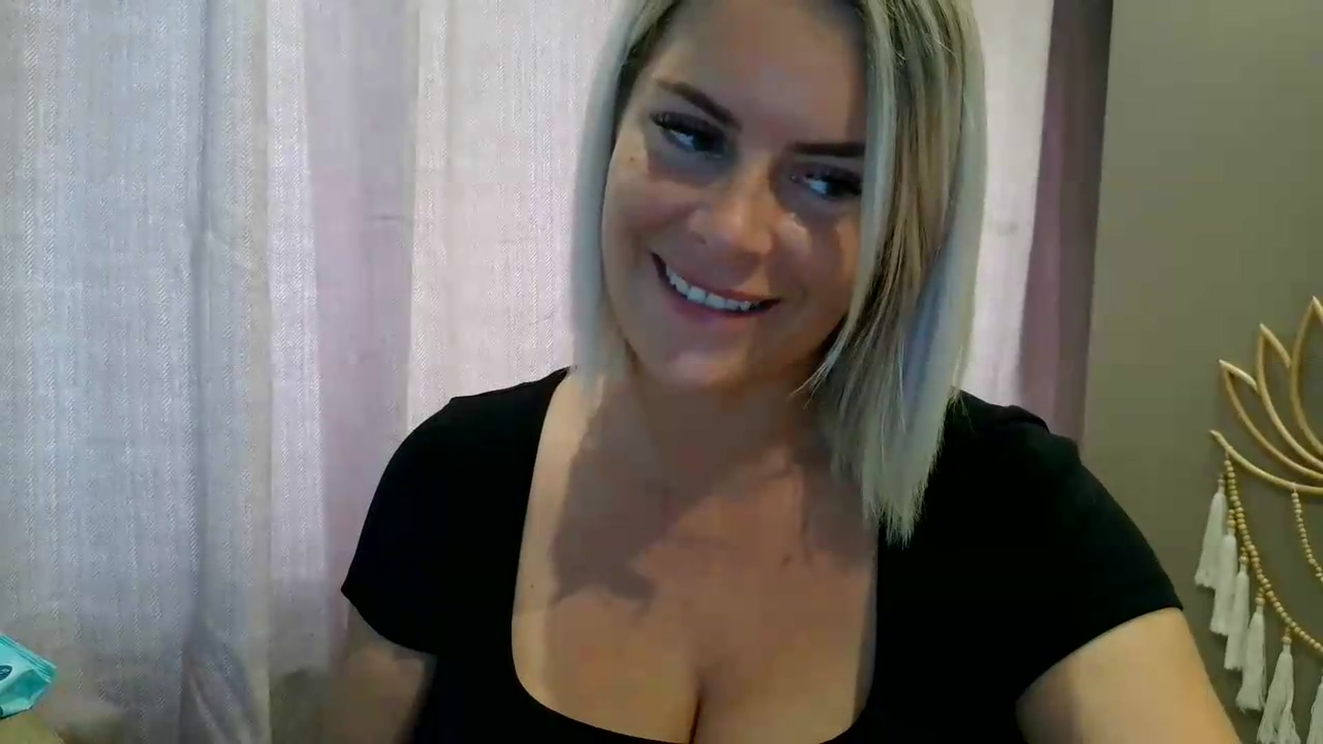Gallery image thumbnail from Lexi_lou30's myfreecams stream on, 09/22/2026, 10:04 image 3 of 20