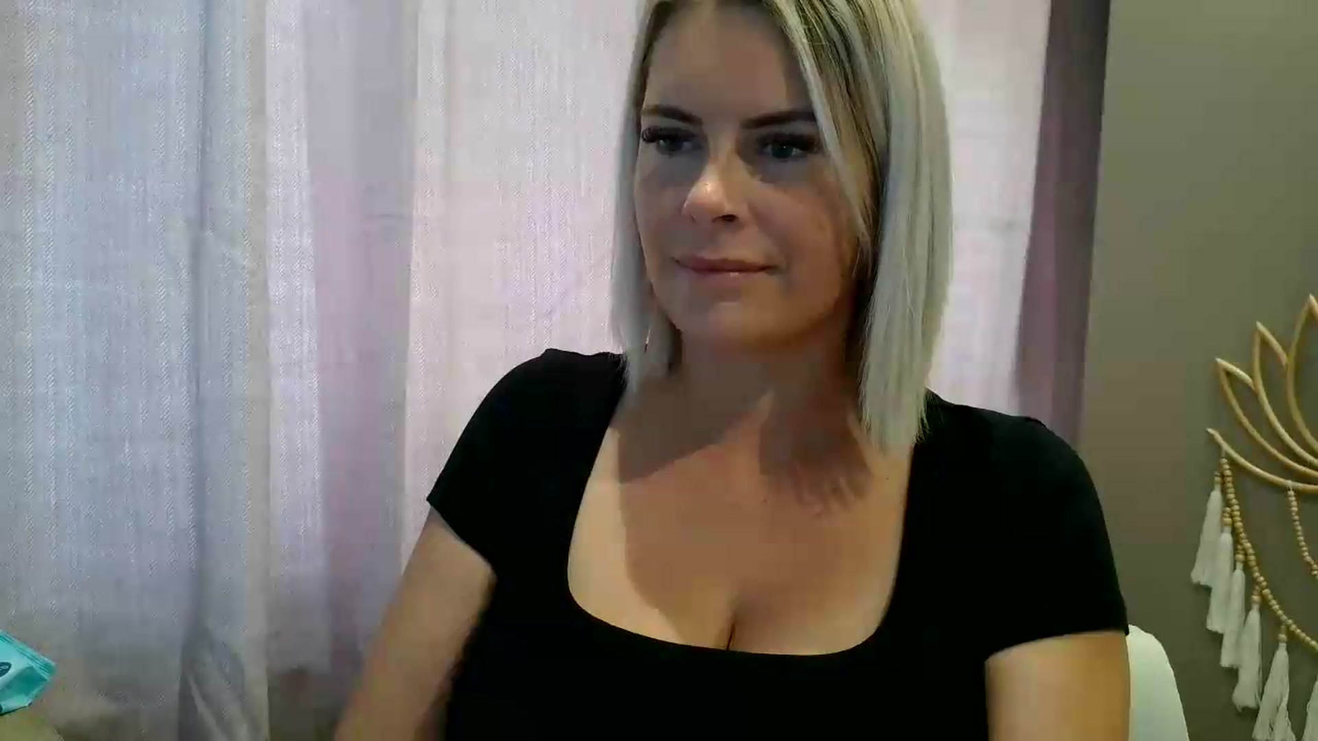 Gallery image thumbnail from Lexi_lou30's myfreecams stream on, 09/22/2026, 10:04 image 12 of 20