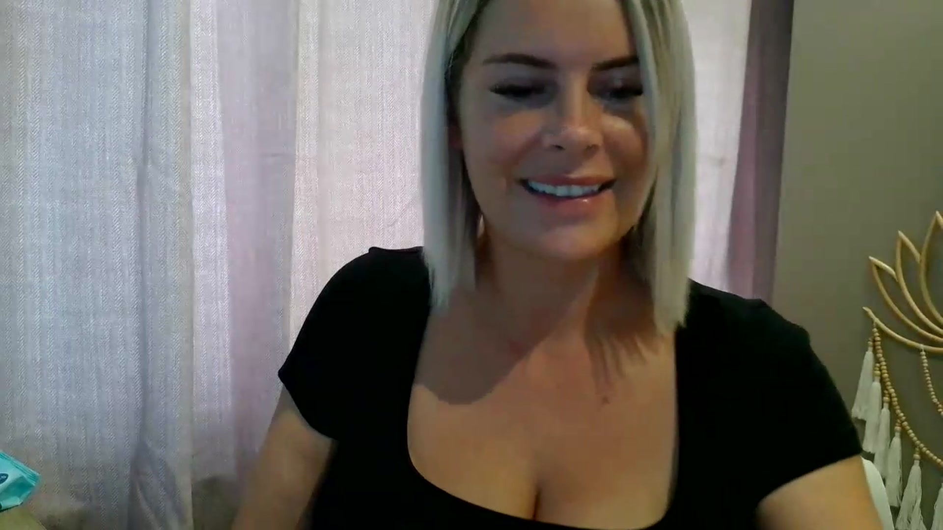 Gallery image thumbnail from Lexi_lou30's myfreecams stream on, 09/22/2026, 10:04 image 15 of 20