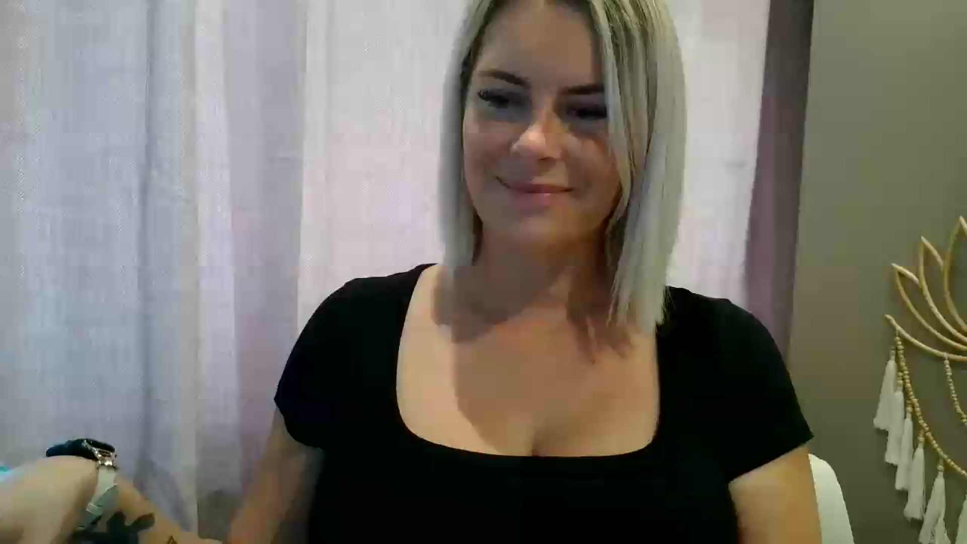 Gallery image thumbnail from Lexi_lou30's myfreecams stream on, 09/22/2026, 10:04 image 1 of 20