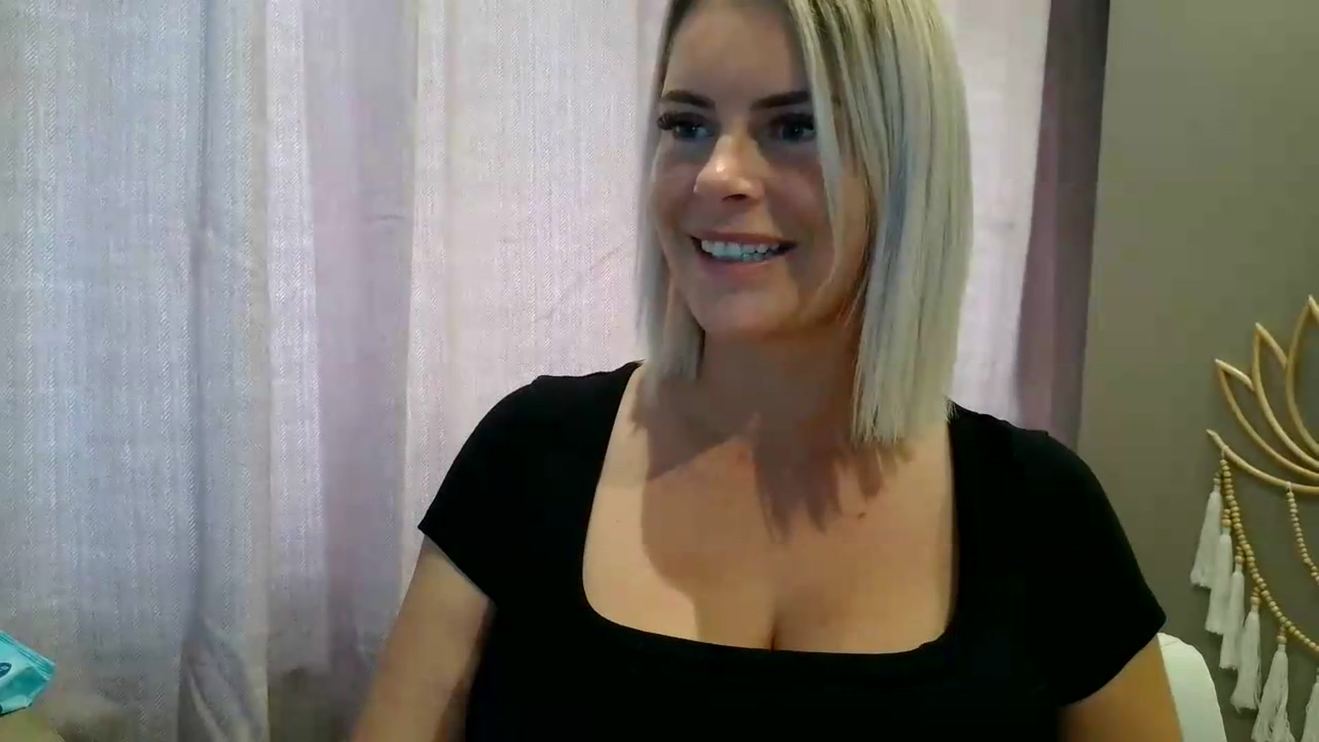 Gallery image thumbnail from Lexi_lou30's myfreecams stream on, 09/22/2026, 10:04 image 5 of 20
