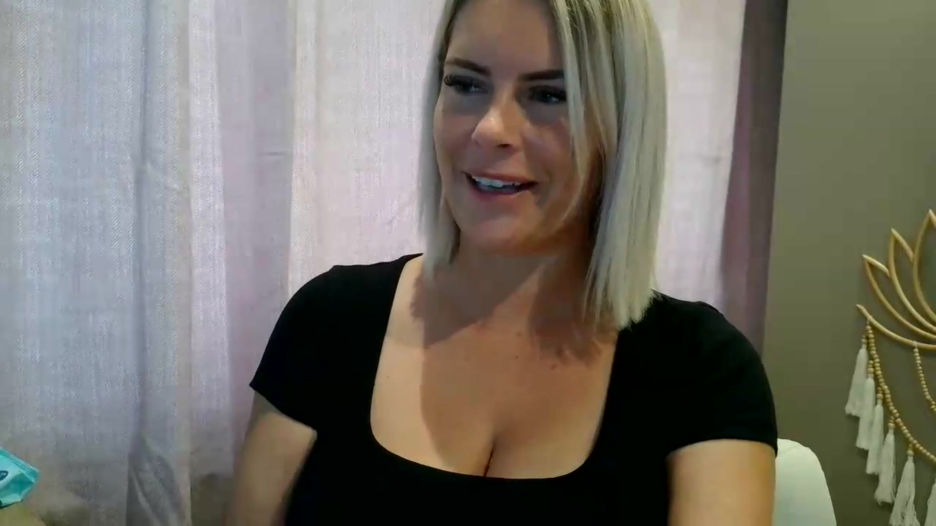 Gallery image thumbnail from Lexi_lou30's myfreecams stream on, 09/22/2026, 10:04 image 2 of 20