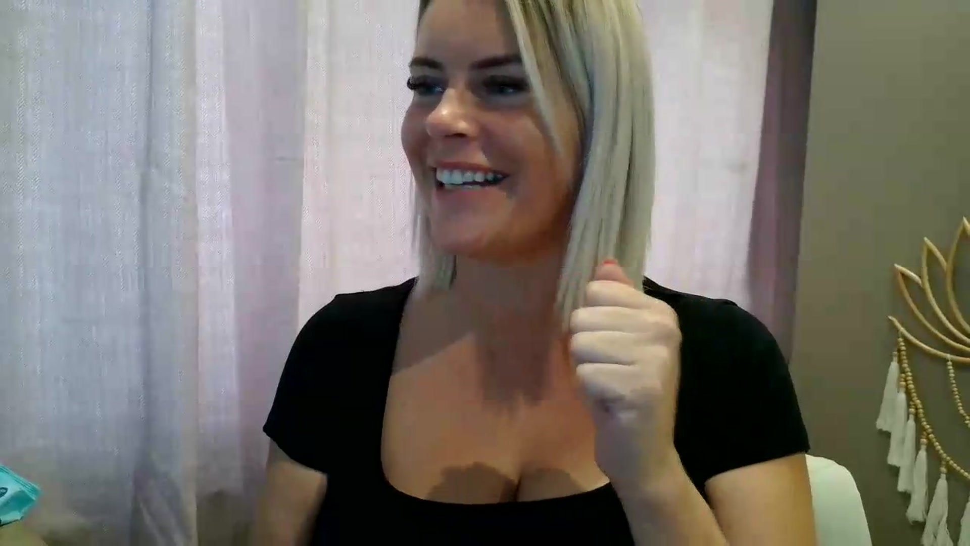 Gallery image thumbnail from Lexi_lou30's myfreecams stream on, 09/22/2026, 10:04 image 13 of 20