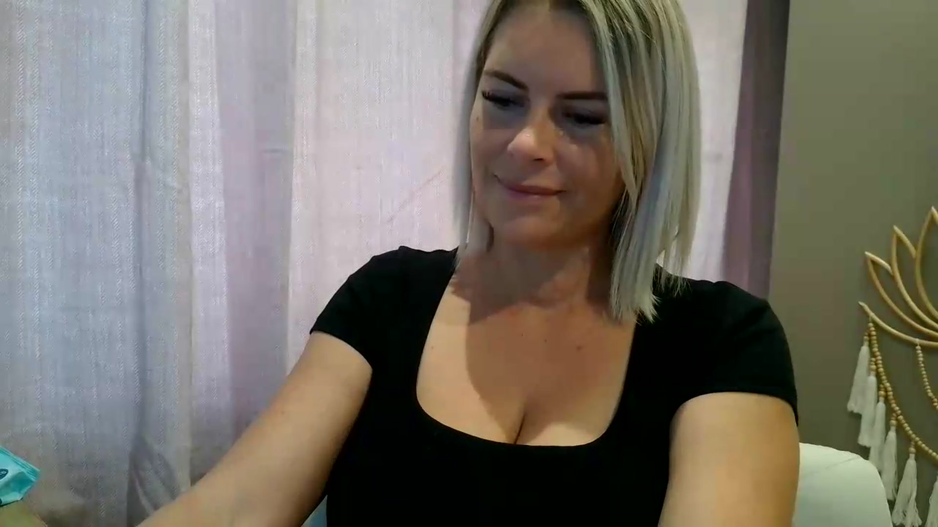 Gallery image thumbnail from Lexi_lou30's myfreecams stream on, 09/22/2026, 10:04 image 4 of 20